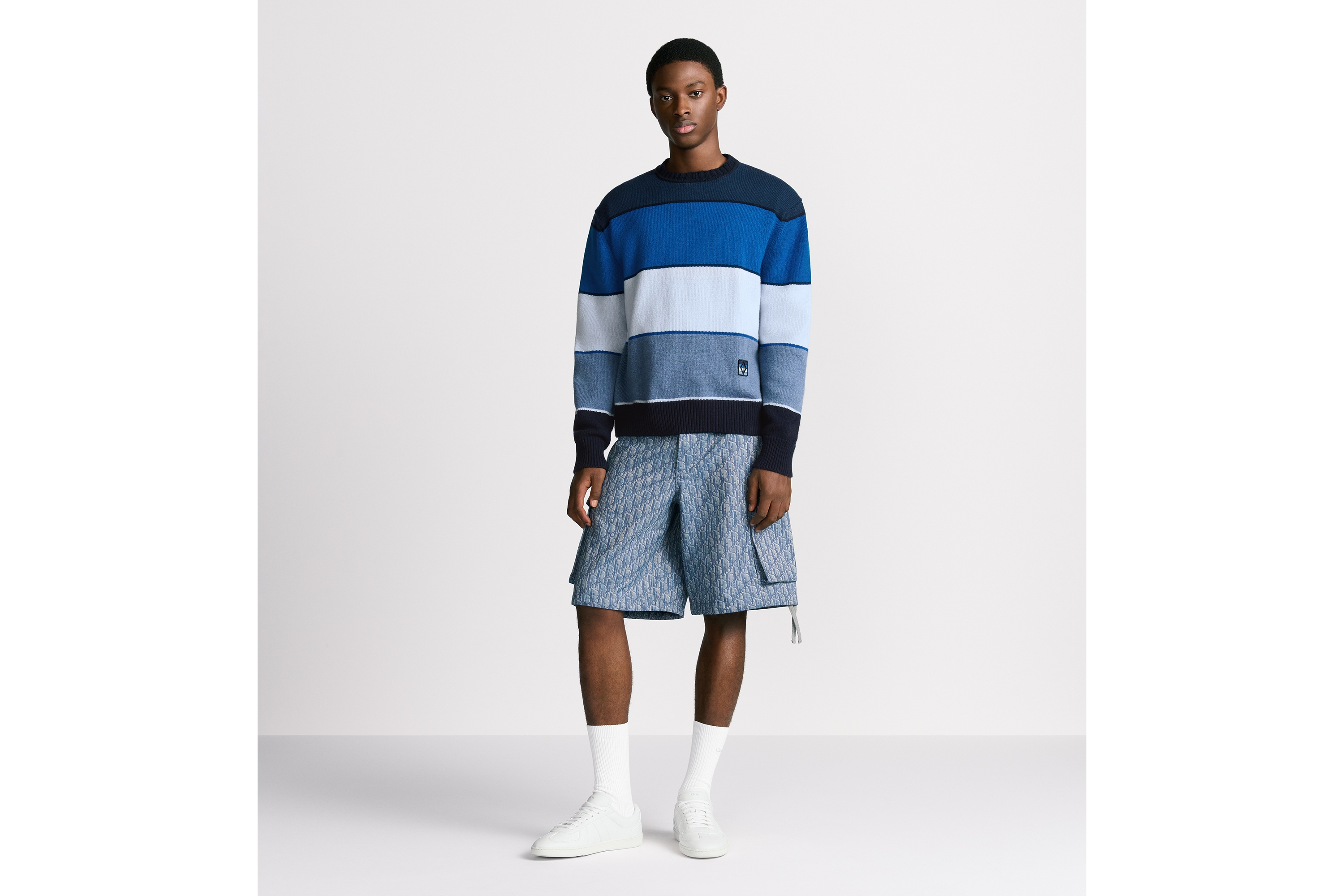 look_image_alt_prefix 工装短裤 蓝色棉质混纺斜纹面料 Oblique 印花 E08