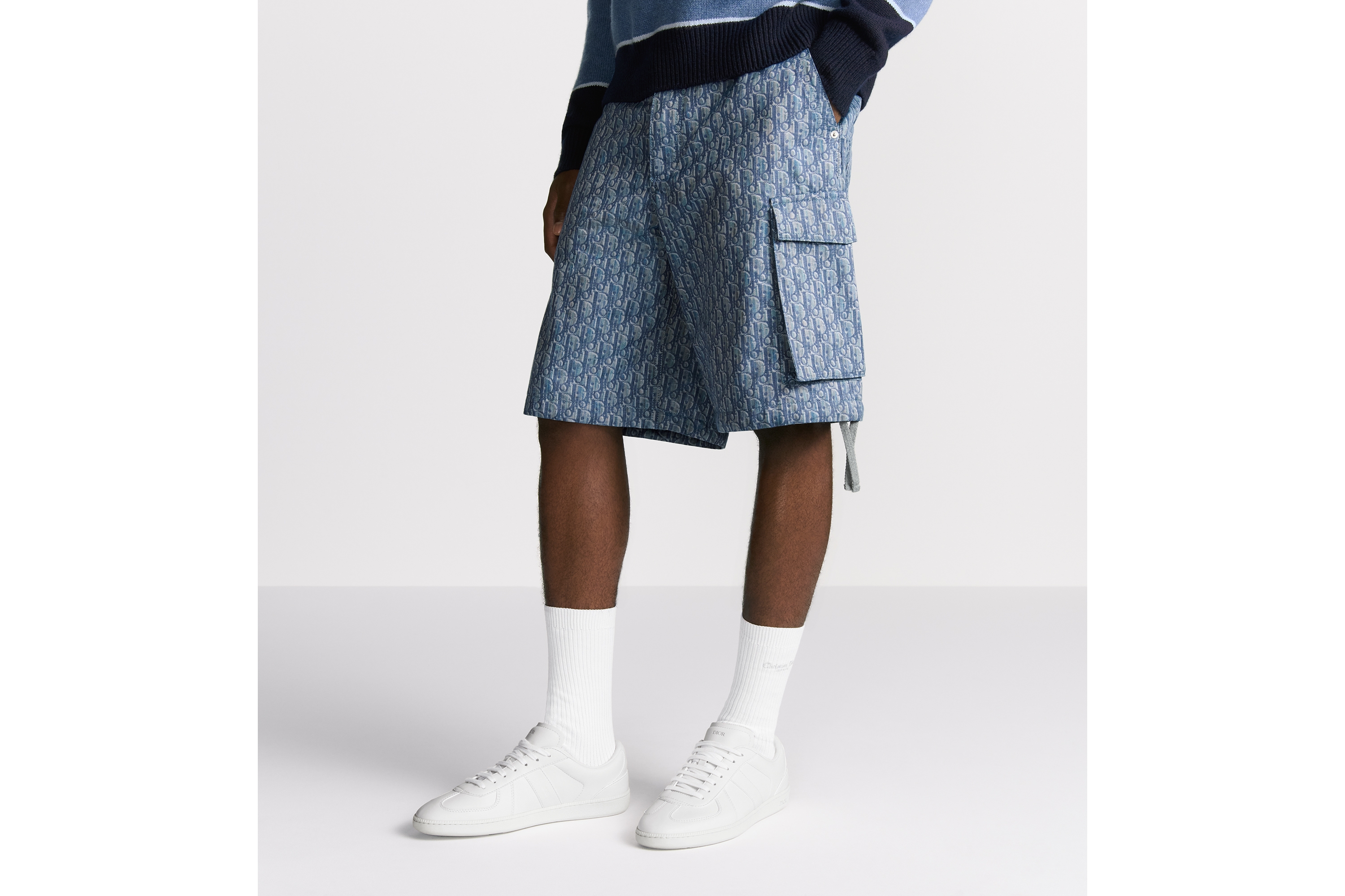 look_image_alt_prefix 工装短裤 蓝色棉质混纺斜纹面料 Oblique 印花 E13