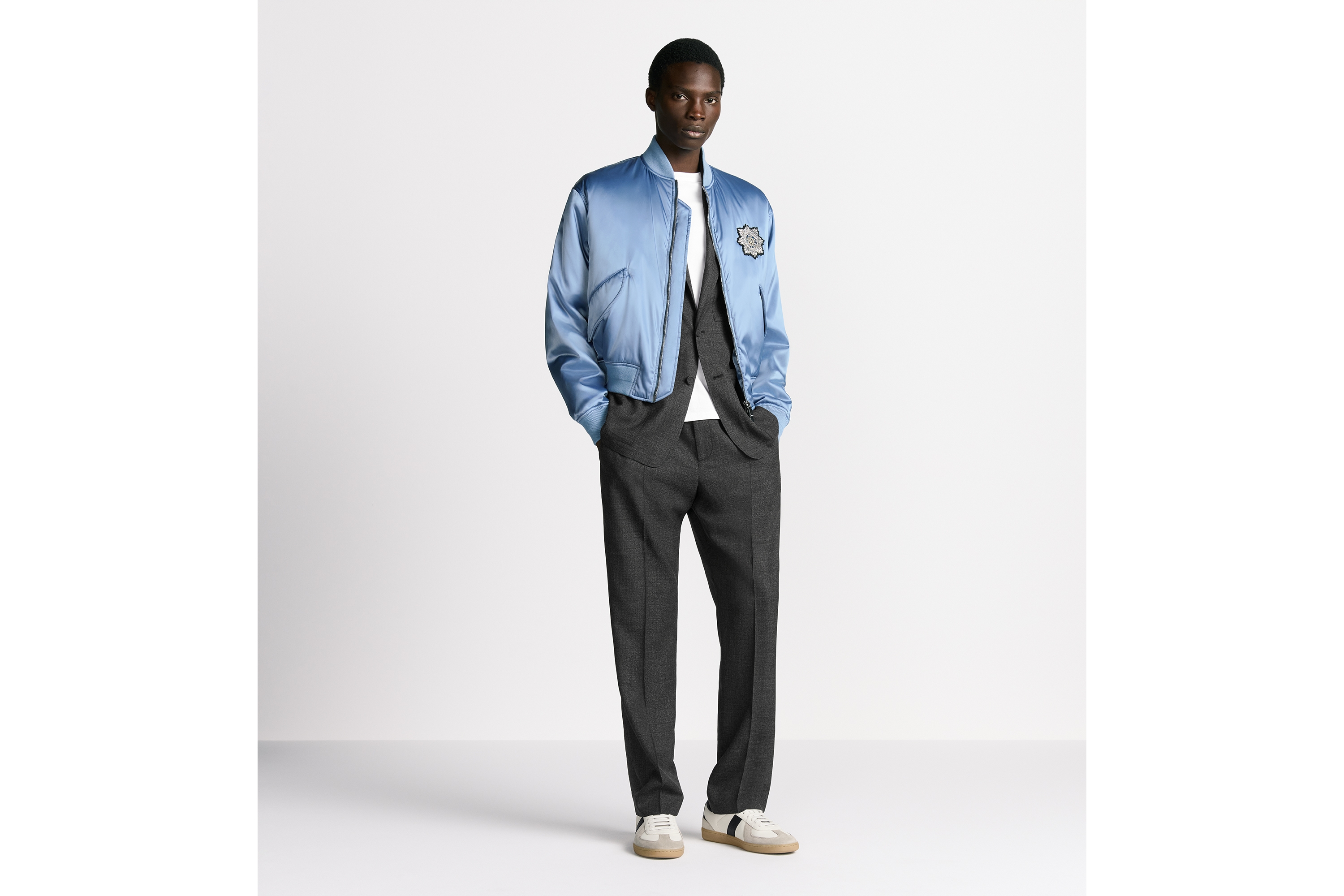 look_image_alt_prefix 飞行员夹克 蓝色缎面科技面料 E02