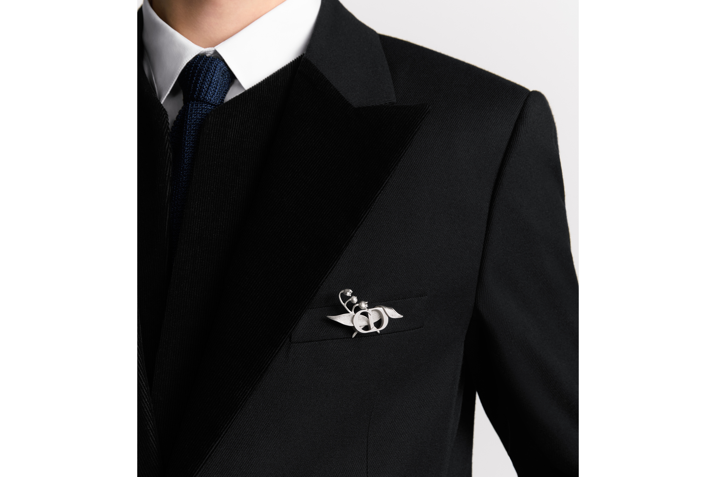 look_image_alt_prefix CD 铃兰胸针 银质和白色仿水晶装饰 E39