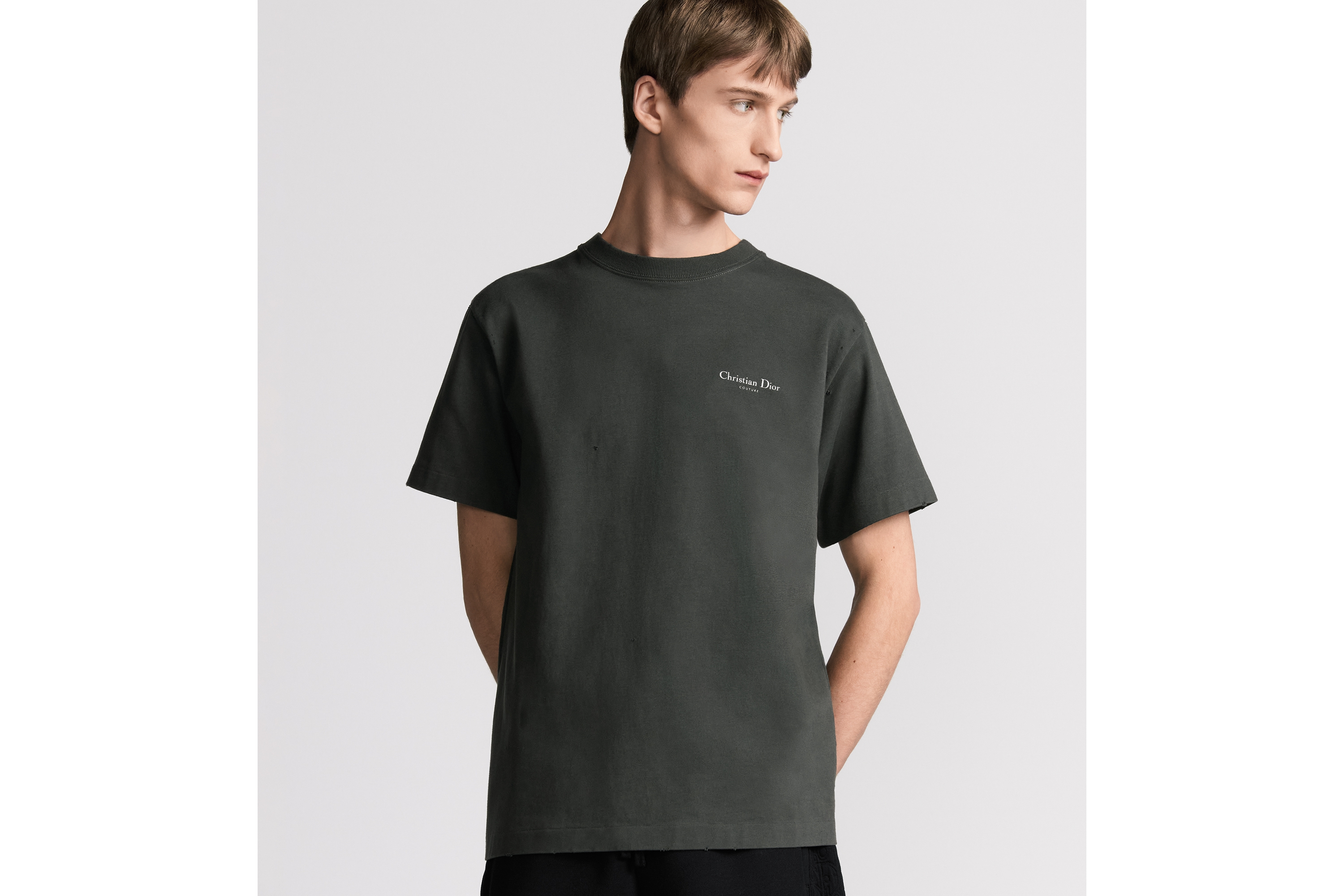 look_image_alt_prefix 宽松版型 T 恤 黑色棉质平纹针织面料 Christian Dior Couture 铃兰印花 E07