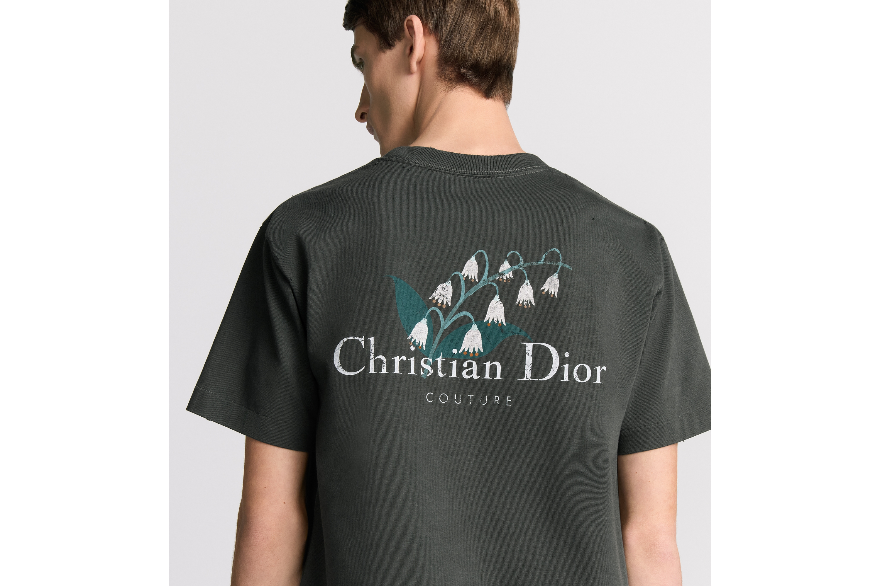 look_image_alt_prefix 宽松版型 T 恤 黑色棉质平纹针织面料 Christian Dior Couture 铃兰印花 E09