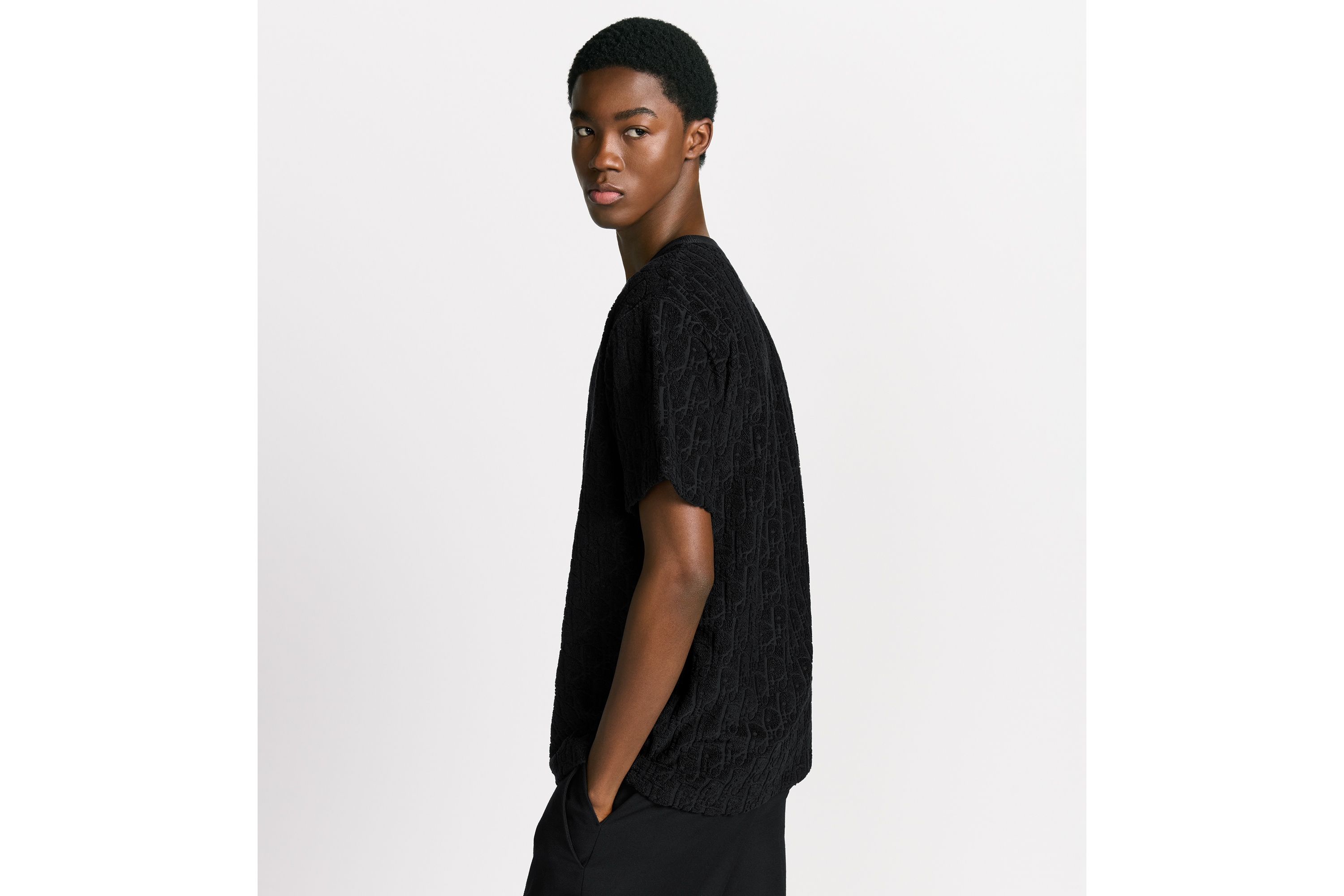 look_image_alt_prefix 宽松版型 T 恤 黑色棉质毛圈面料 Oblique 印花 E07