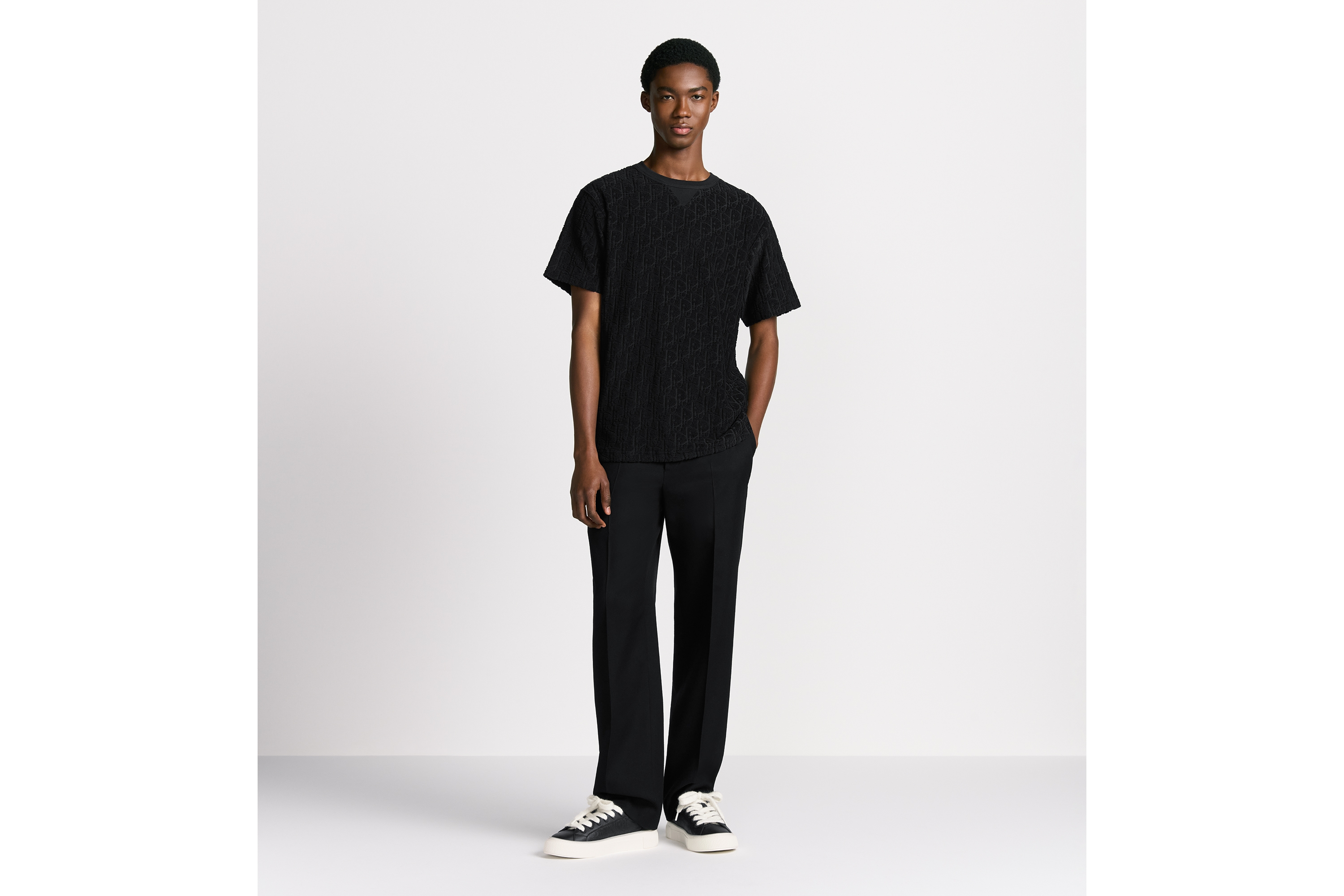 look_image_alt_prefix 宽松版型 T 恤 黑色棉质毛圈面料 Oblique 印花 E08