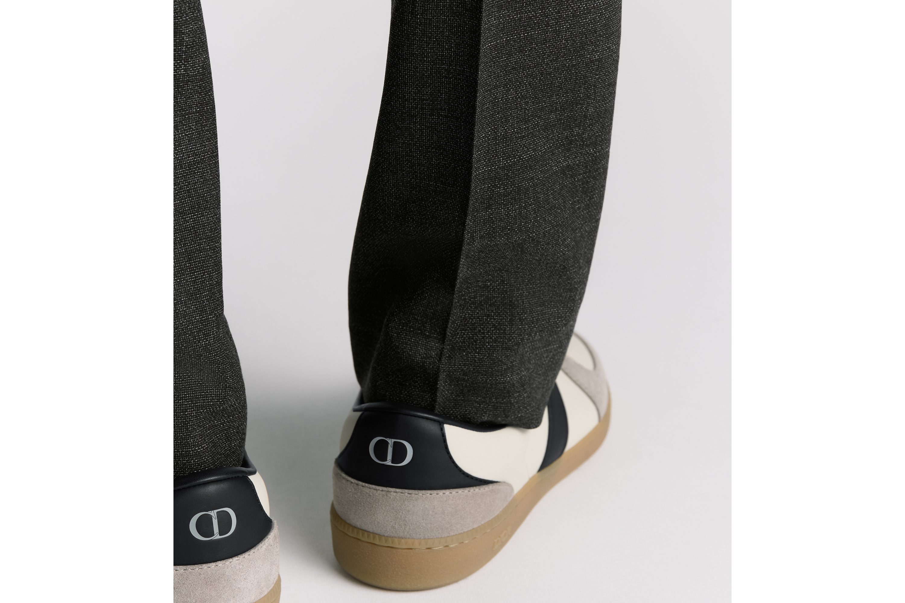 look_image_alt_prefix 精裁运动裤 灰色绵羊毛篮纹编织面料 Christian Dior Couture 标签 E16