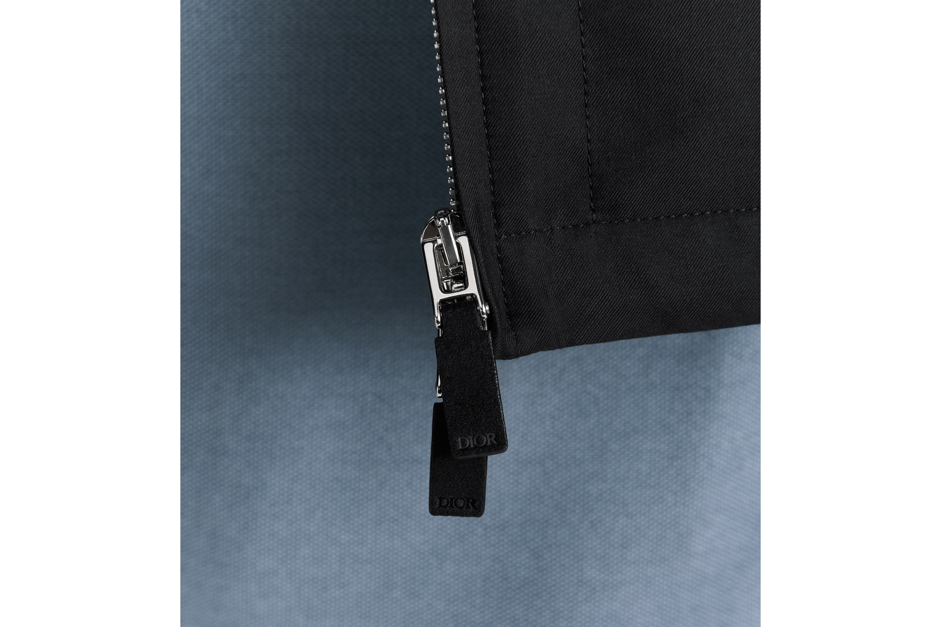 look_image_alt_prefix Dior Icons 短夹克 黑色桑蚕丝和棉质混纺斜纹面料 E04