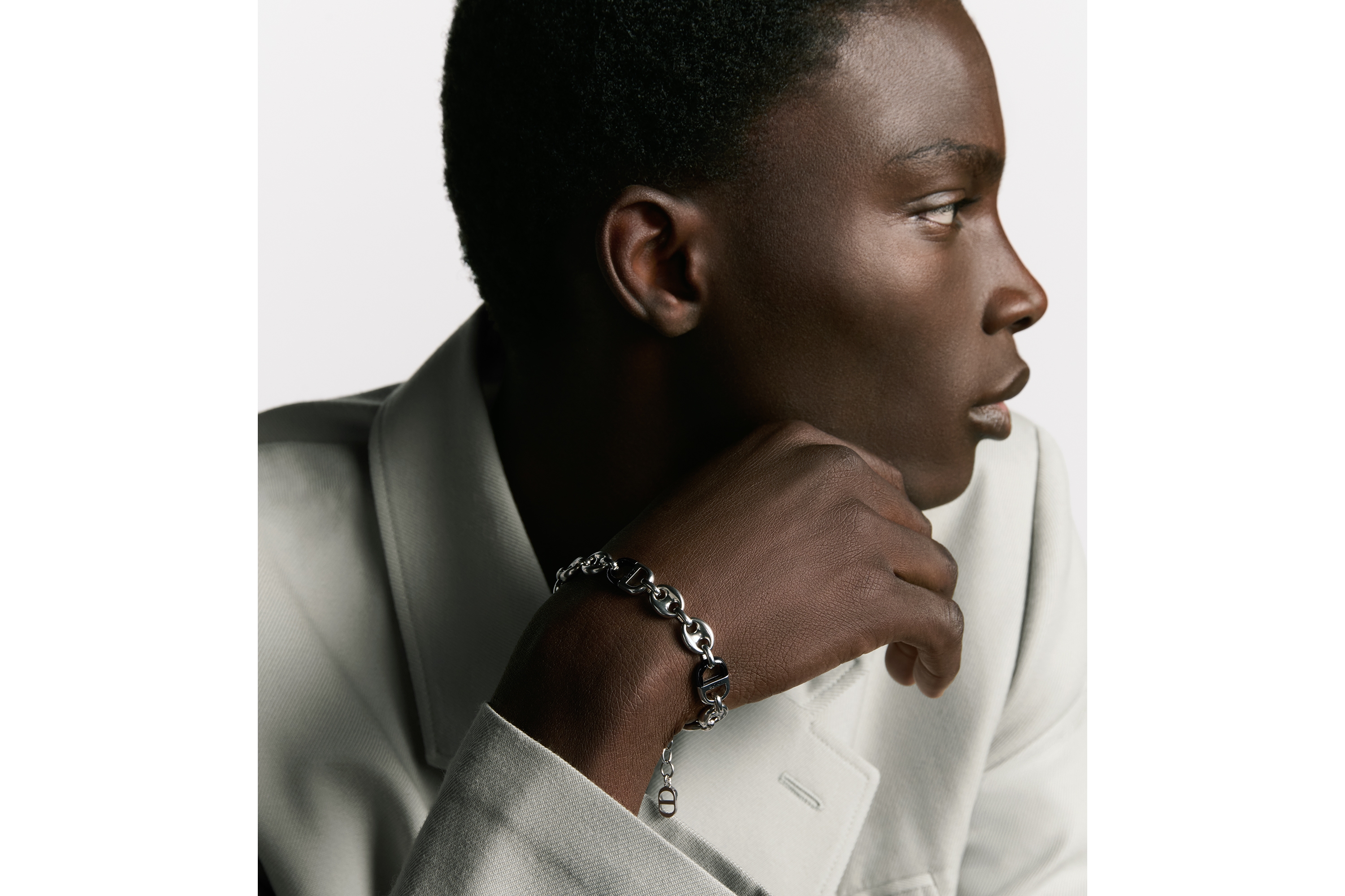 look_image_alt_prefix Dior 8 链环手链 银色饰面和金属覆层铜合金 E39