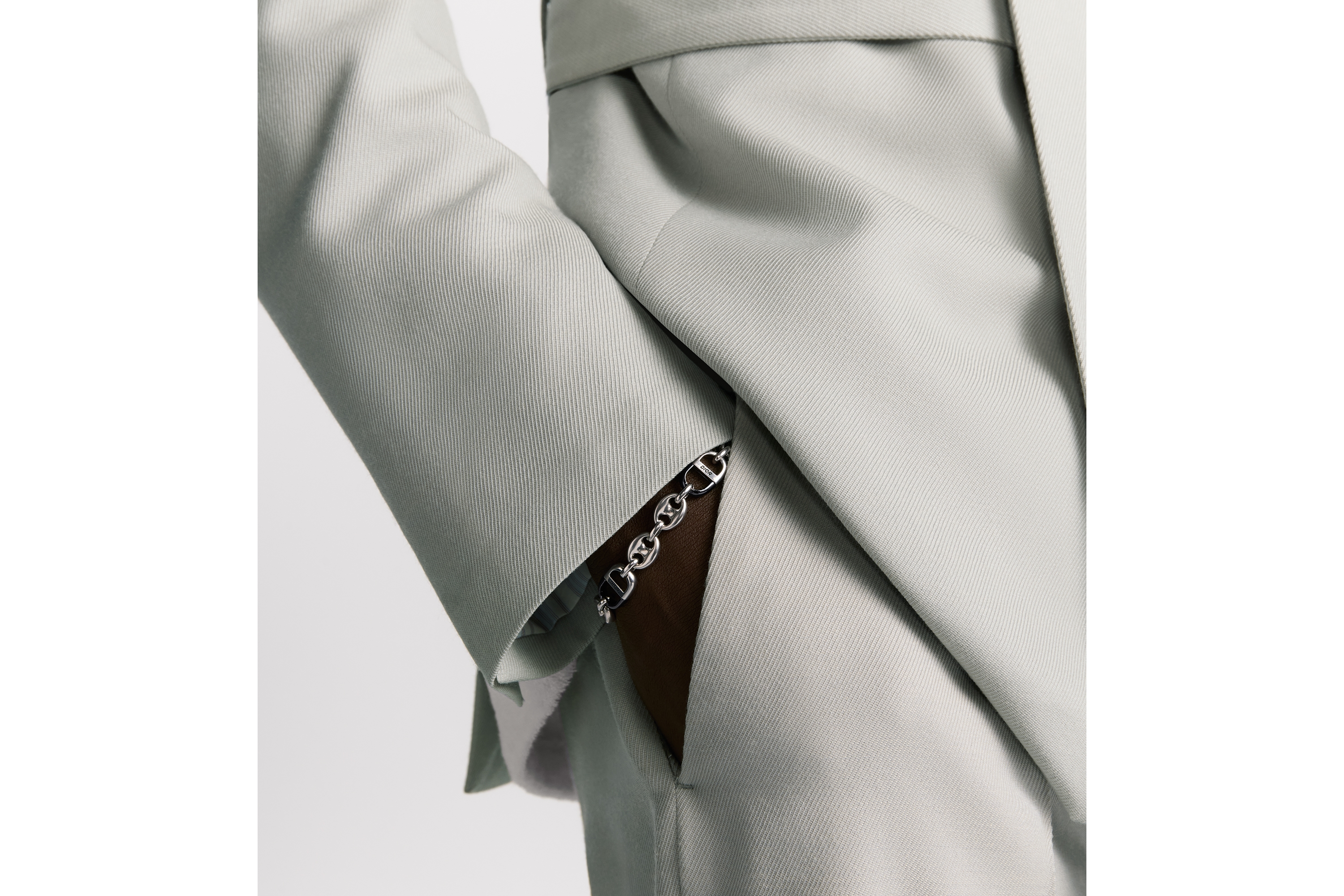 look_image_alt_prefix Dior 8 链环手链 银色饰面和金属覆层铜合金 E40