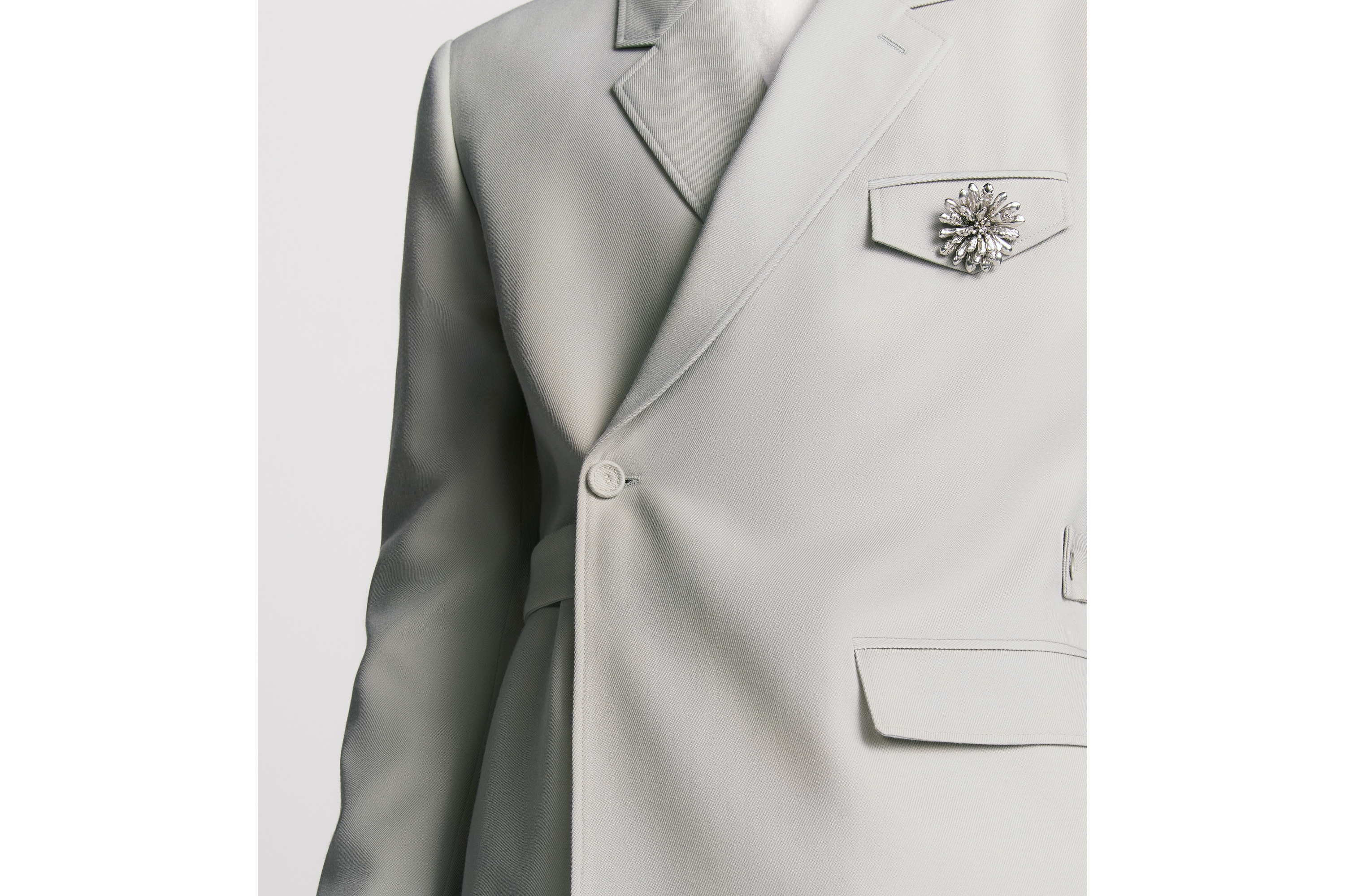 look_image_alt_prefix Dior Cannage 胸针 银色饰面铜合金和白色仿水晶 E41