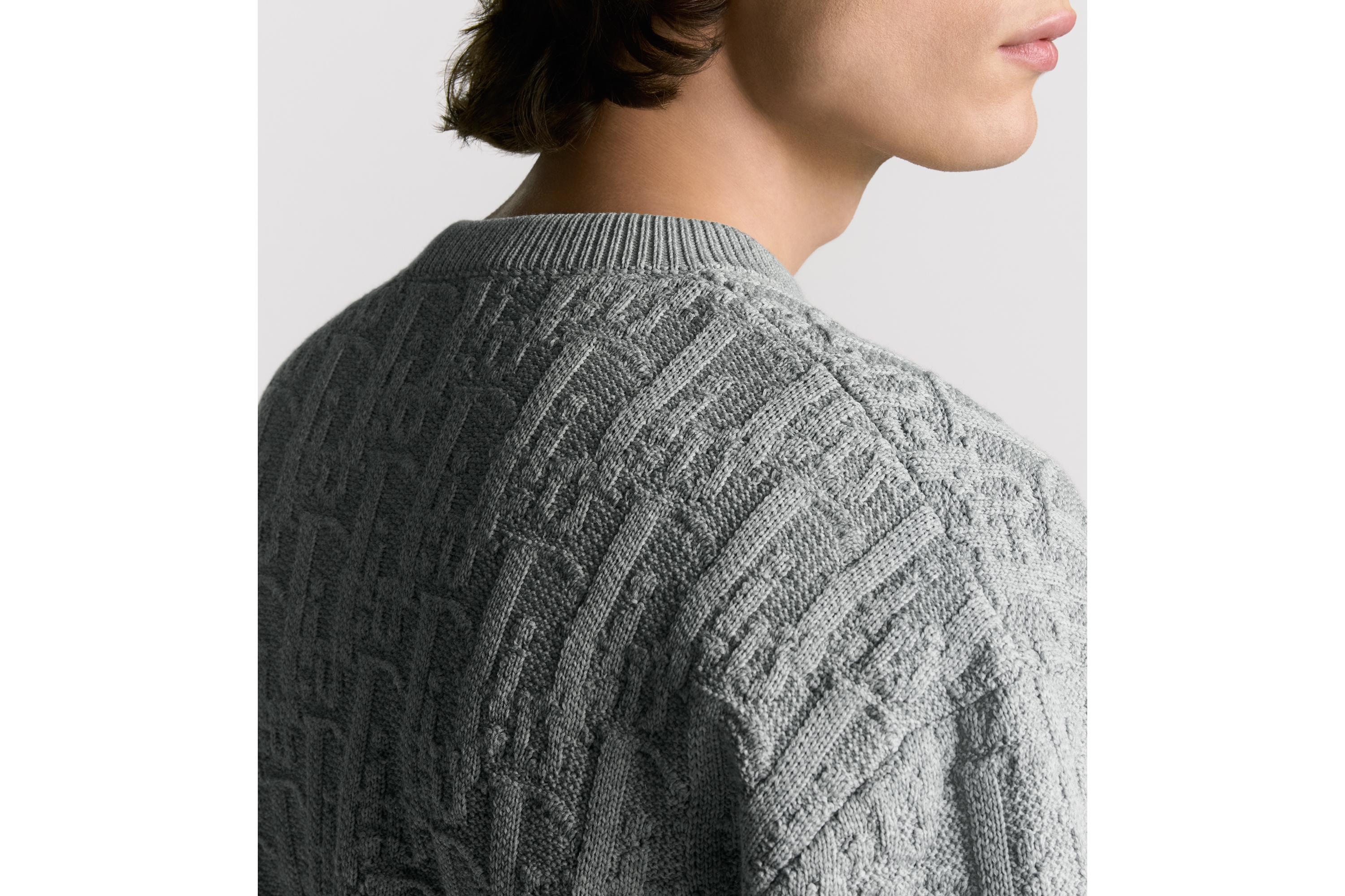 look_image_alt_prefix 针织衫 灰色棉质混纺提花面料 Oblique 印花 E10