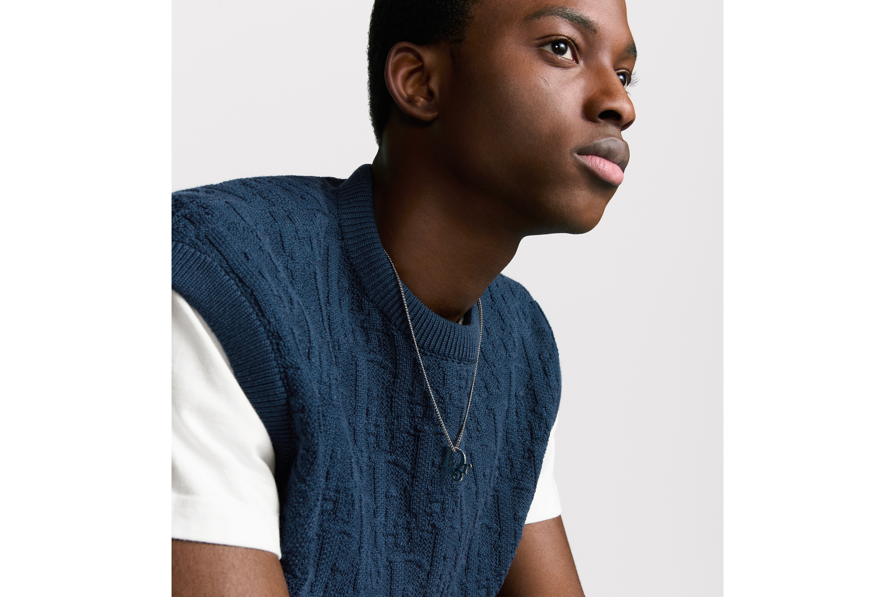 Dior Oblique 吊坠项链 银色饰面黄铜和白色仿水晶 E39