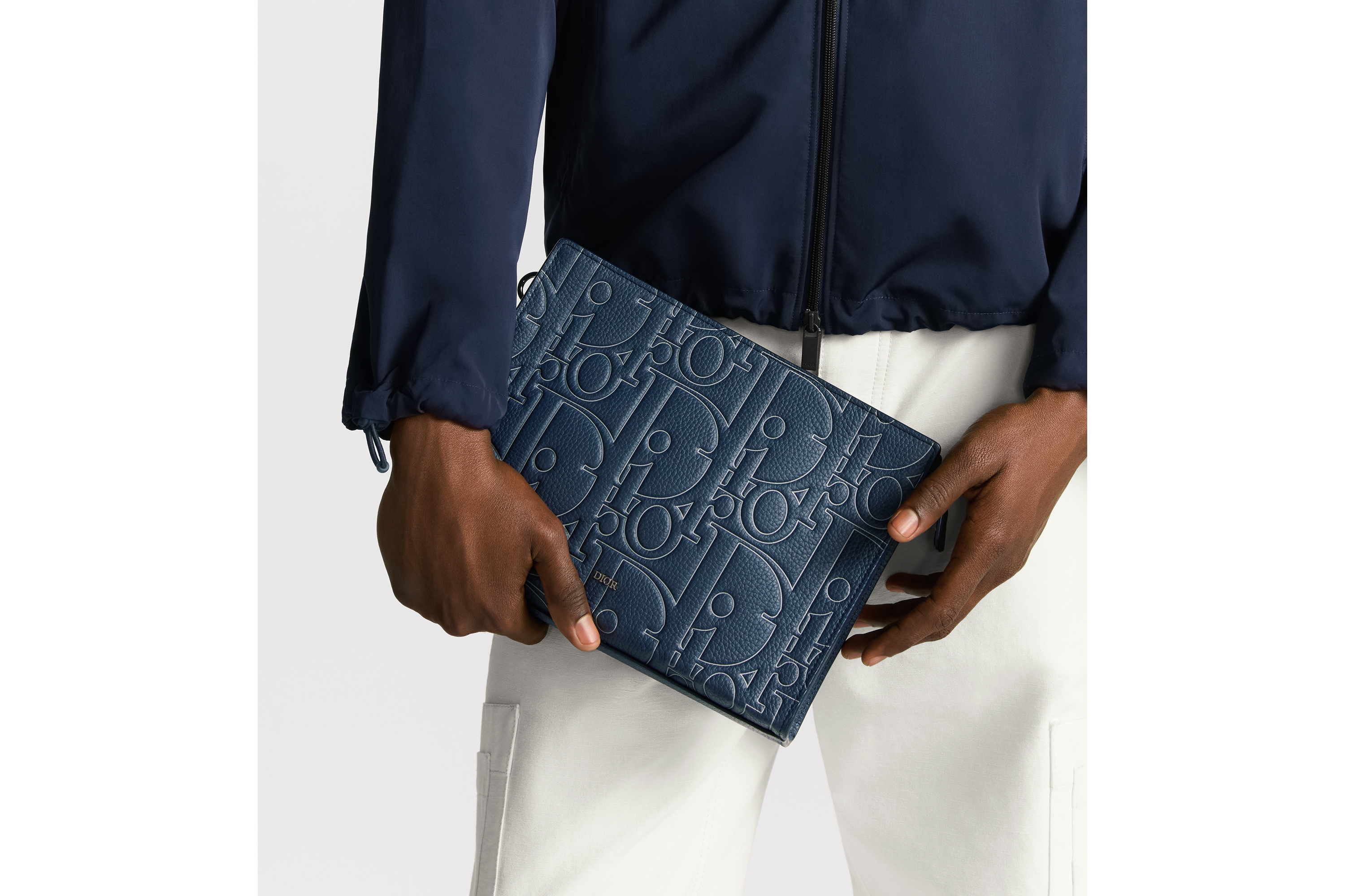 look_image_alt_prefix A5 三角形手拿包 海军蓝色 Dior Gravity Outline 皮革 E19