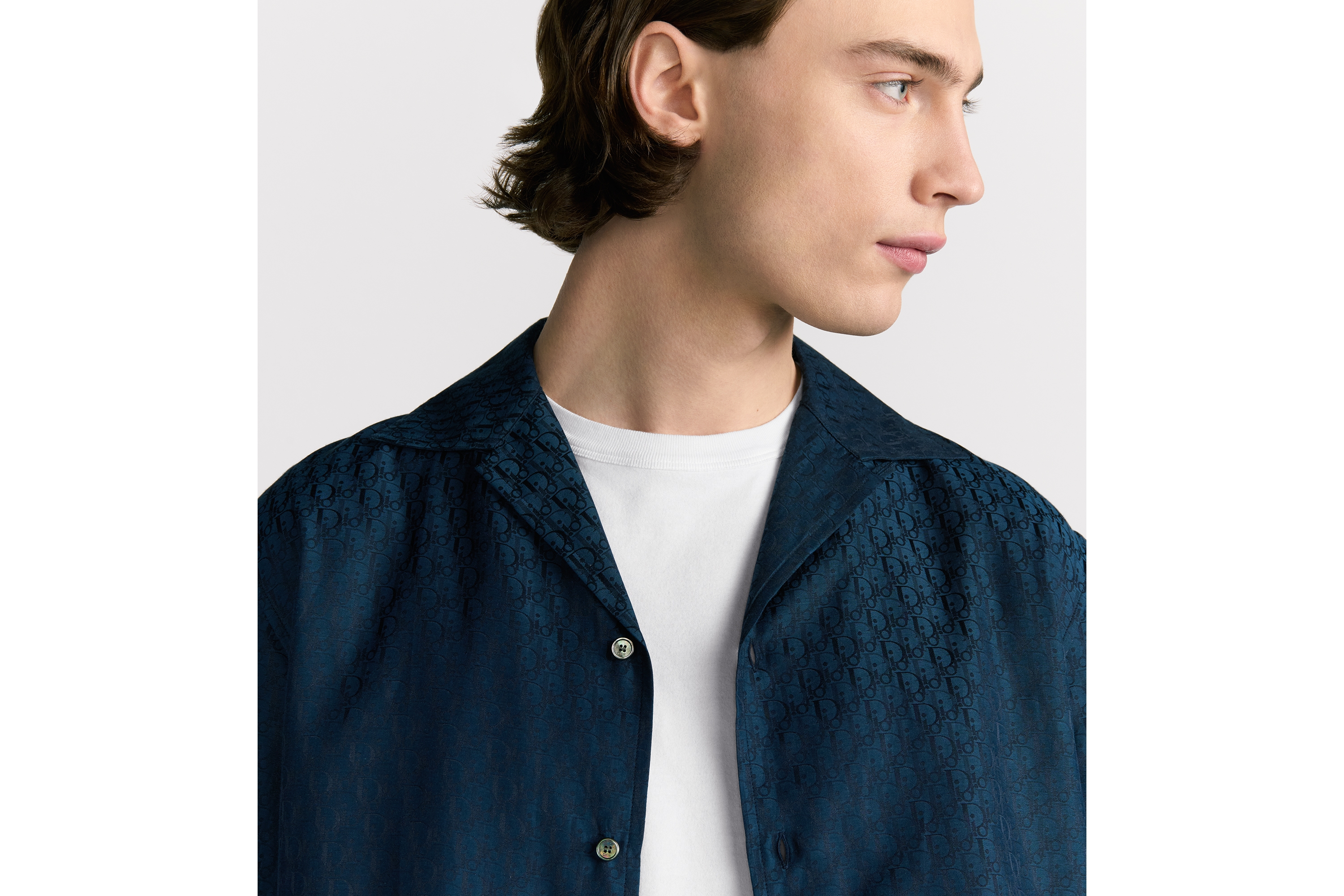 look_image_alt_prefix 短袖衬衫 海军蓝色桑蚕丝和棉质混纺面料 Oblique 印花 E04