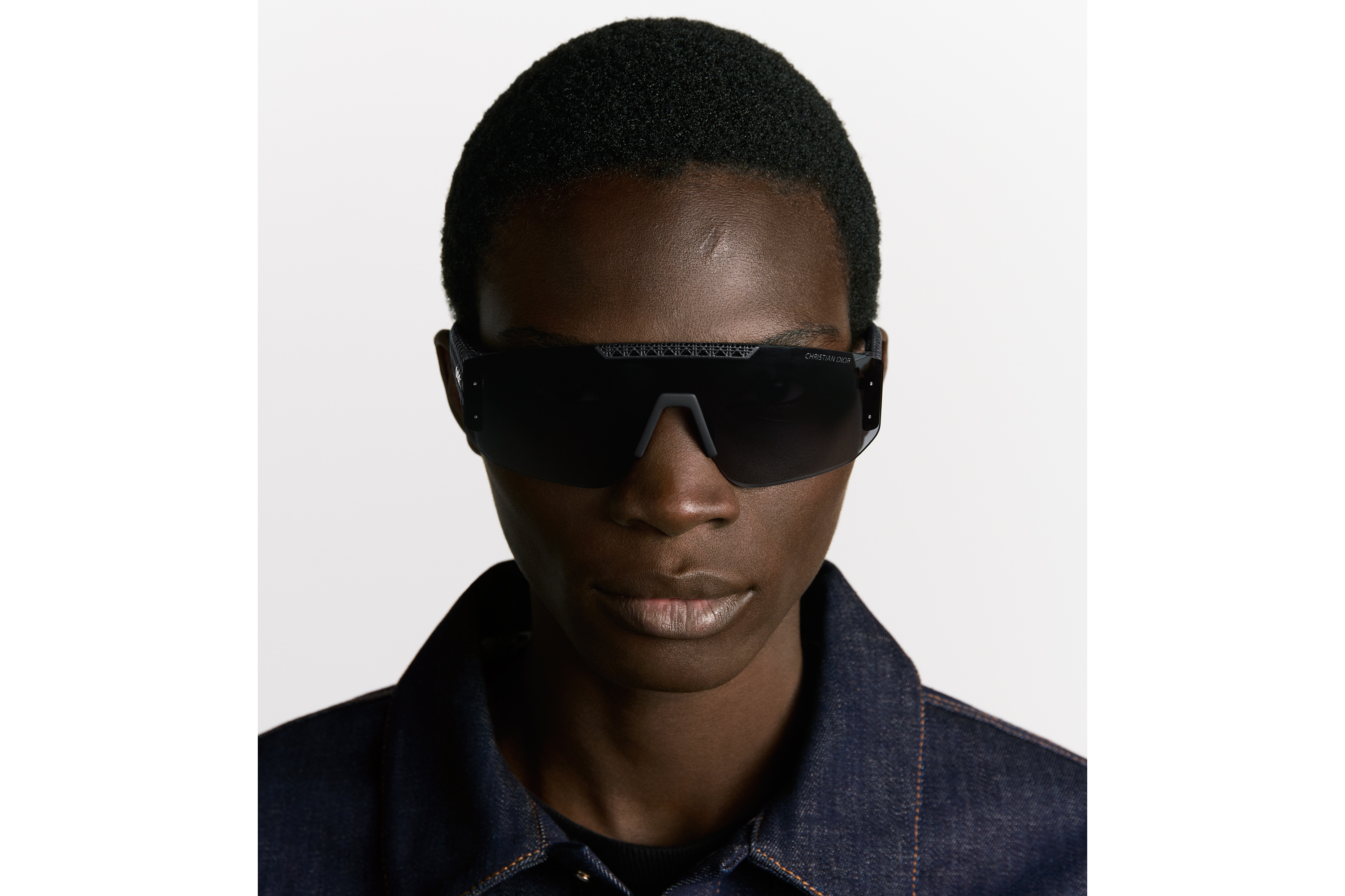 look_image_alt_prefix Dior3D M2U 太阳眼镜 黑色眼罩式镜框 E29