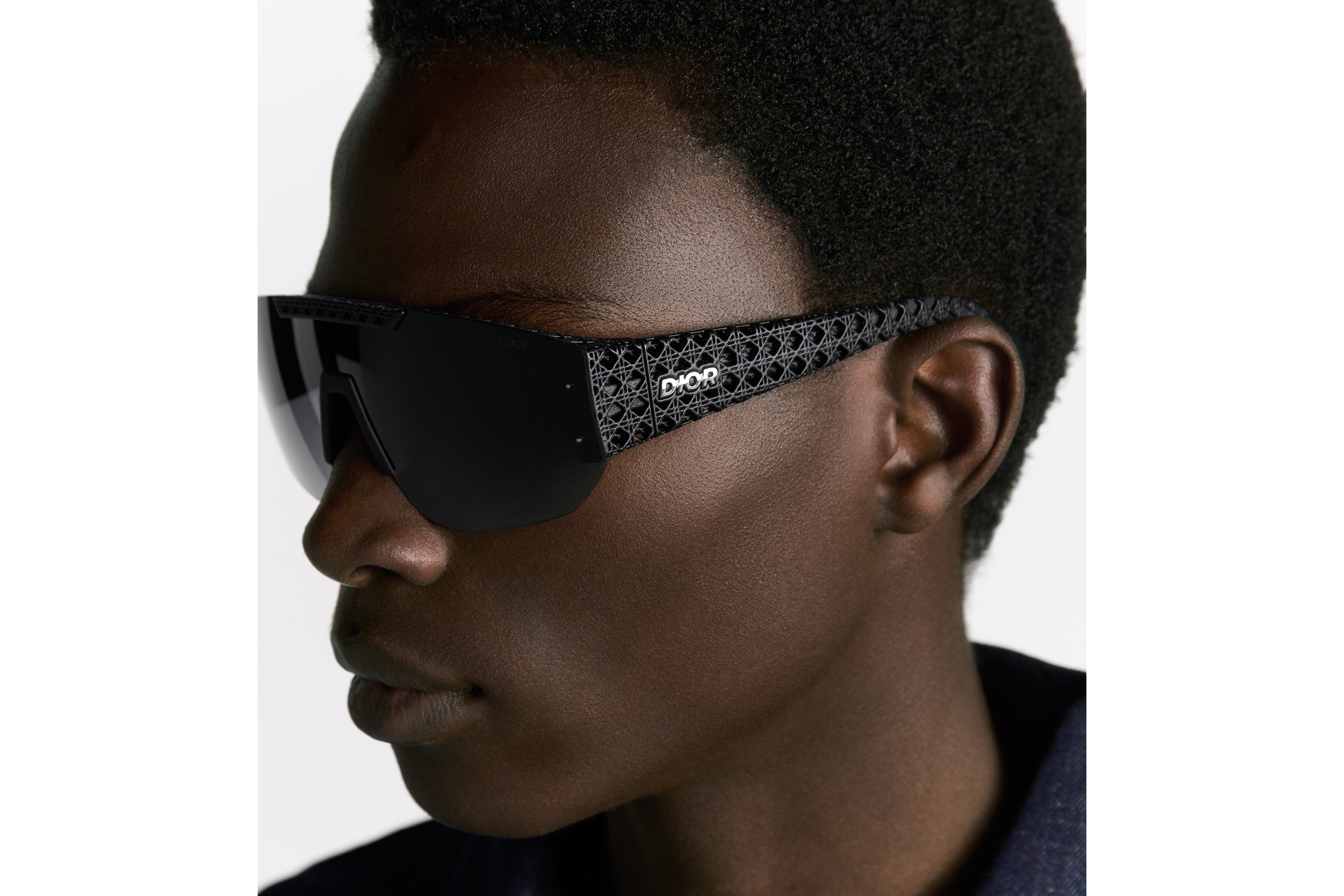 look_image_alt_prefix Dior3D M2U 太阳眼镜 黑色眼罩式镜框 E30