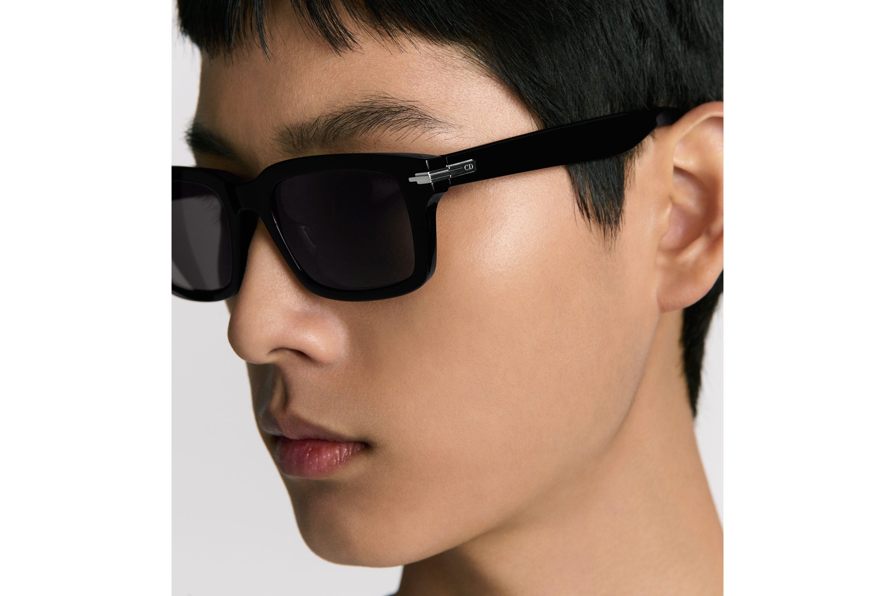 DiorBlackSuit S16F 太阳眼镜 黑色方形镜框 E30