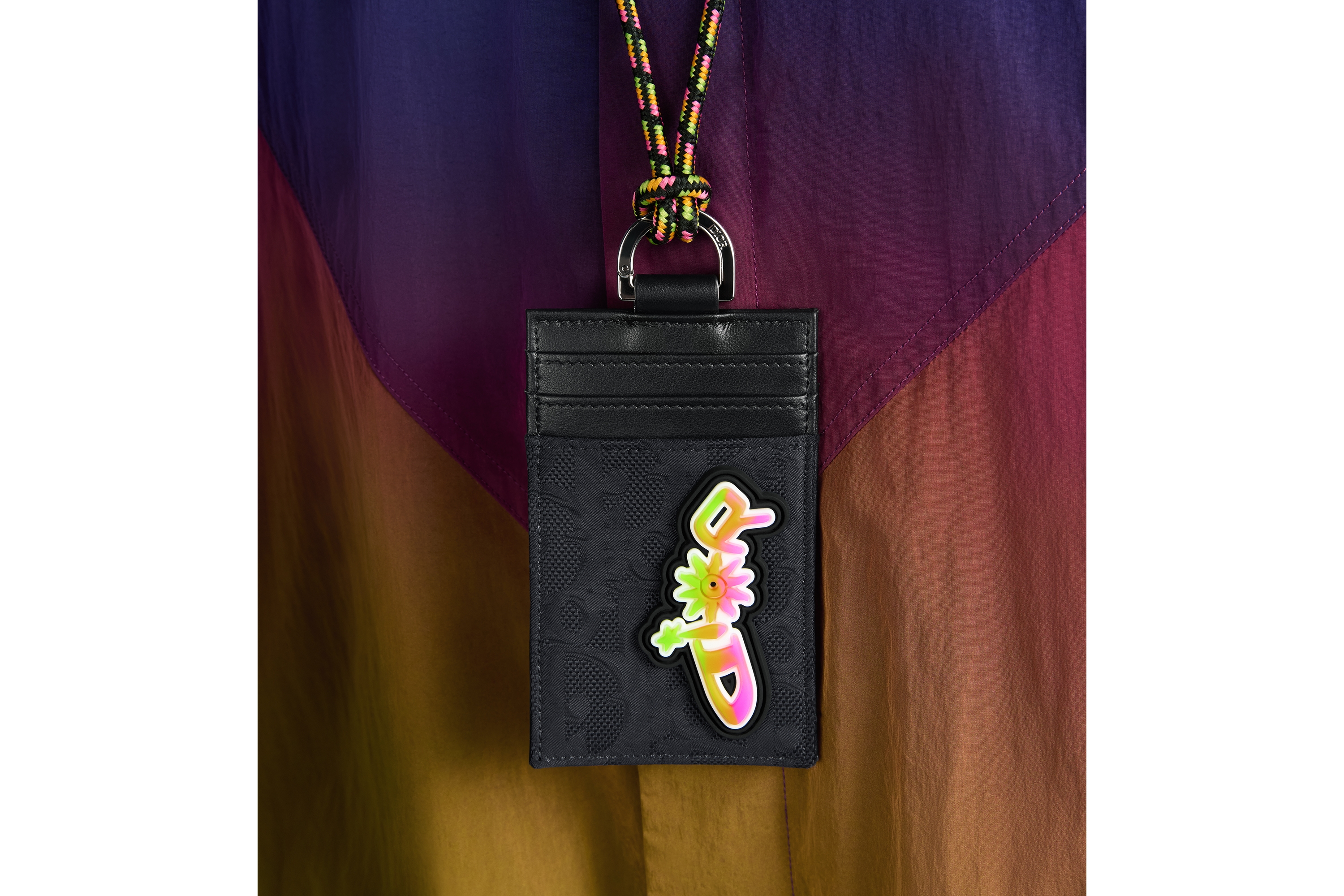 look_image_alt_prefix DIOR AND LEWIS HAMILTON 竖版卡夹 黑色 Oblique 印花锦纶和黑色皮革效果科技面料 E43