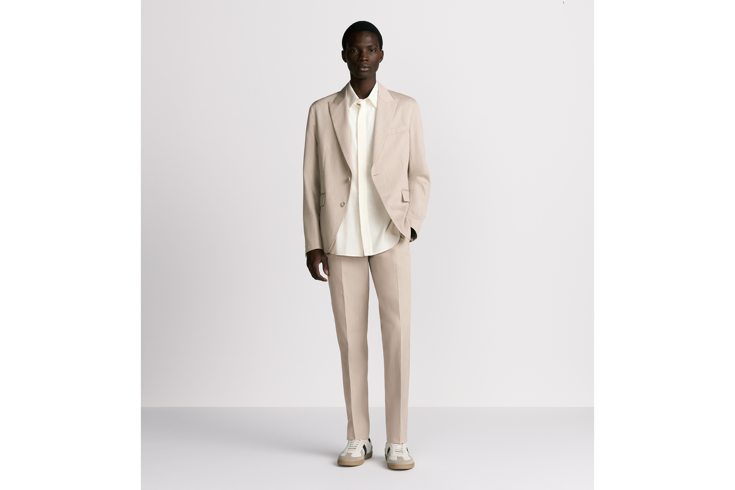 look_image_alt_prefix Dior Icons 常规版型长裤 米色山羊绒和棉质华达呢混纺面料 E02