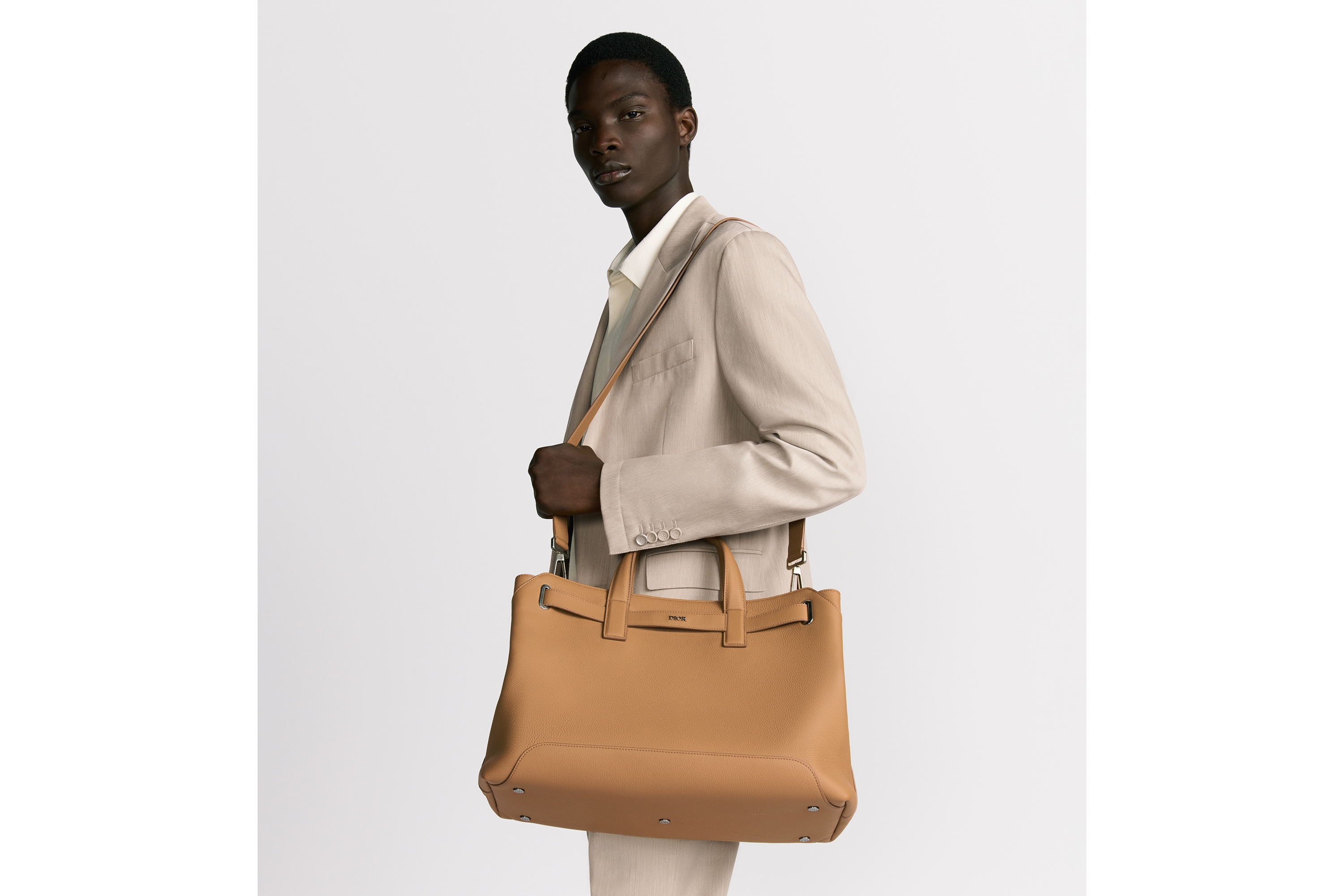 look_image_alt_prefix 中号 Dior Normandie 手袋 棕色 Dior Icons 牛皮革 E19