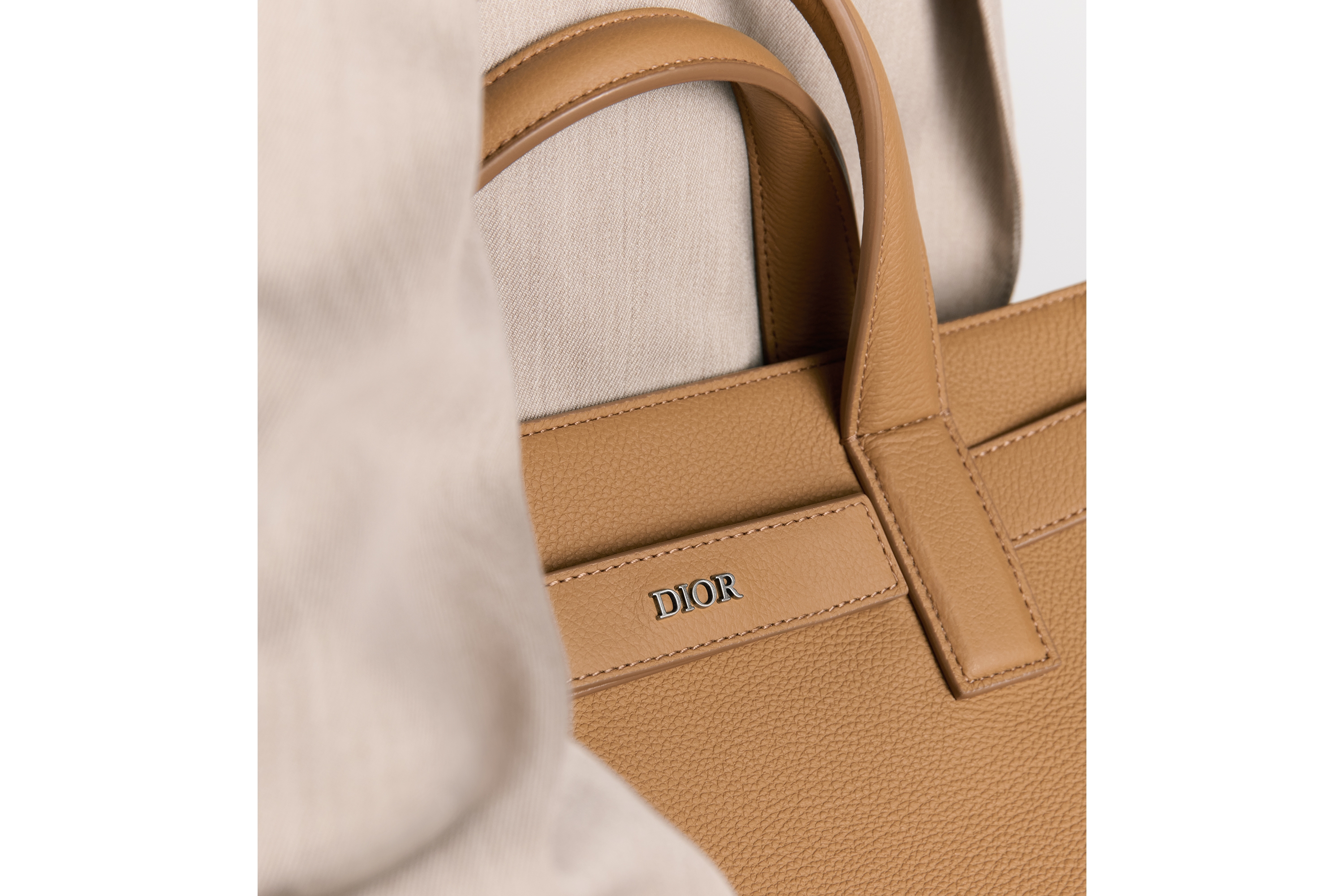 look_image_alt_prefix 中号 Dior Normandie 手袋 棕色 Dior Icons 牛皮革 E22