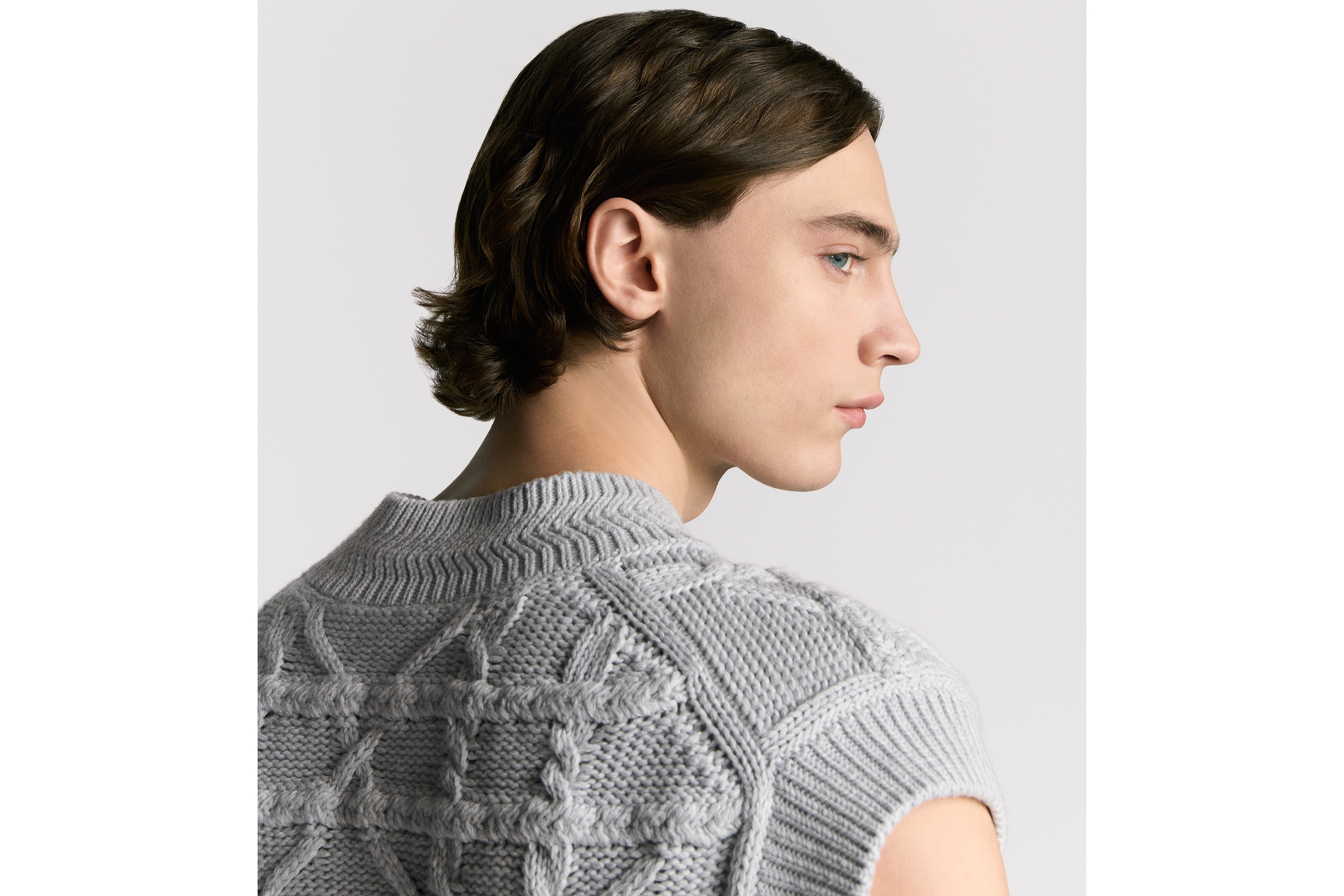 look_image_alt_prefix Dior Icons 针织背心 灰色亚麻和山羊绒混纺绞花针织面料 E10