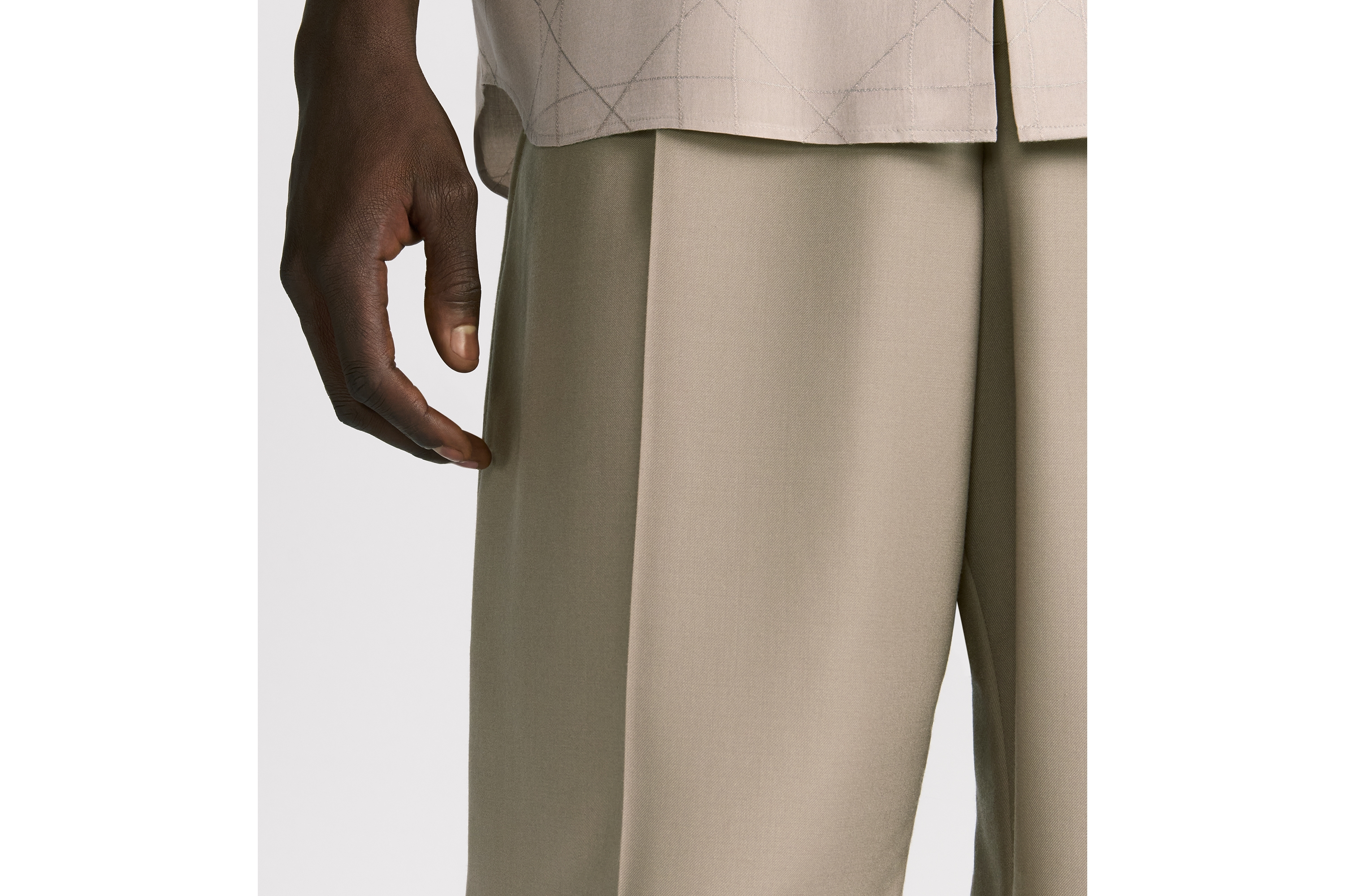 look_image_alt_prefix Dior Icons 宽松长裤 米色山羊绒混纺斜纹面料 E16