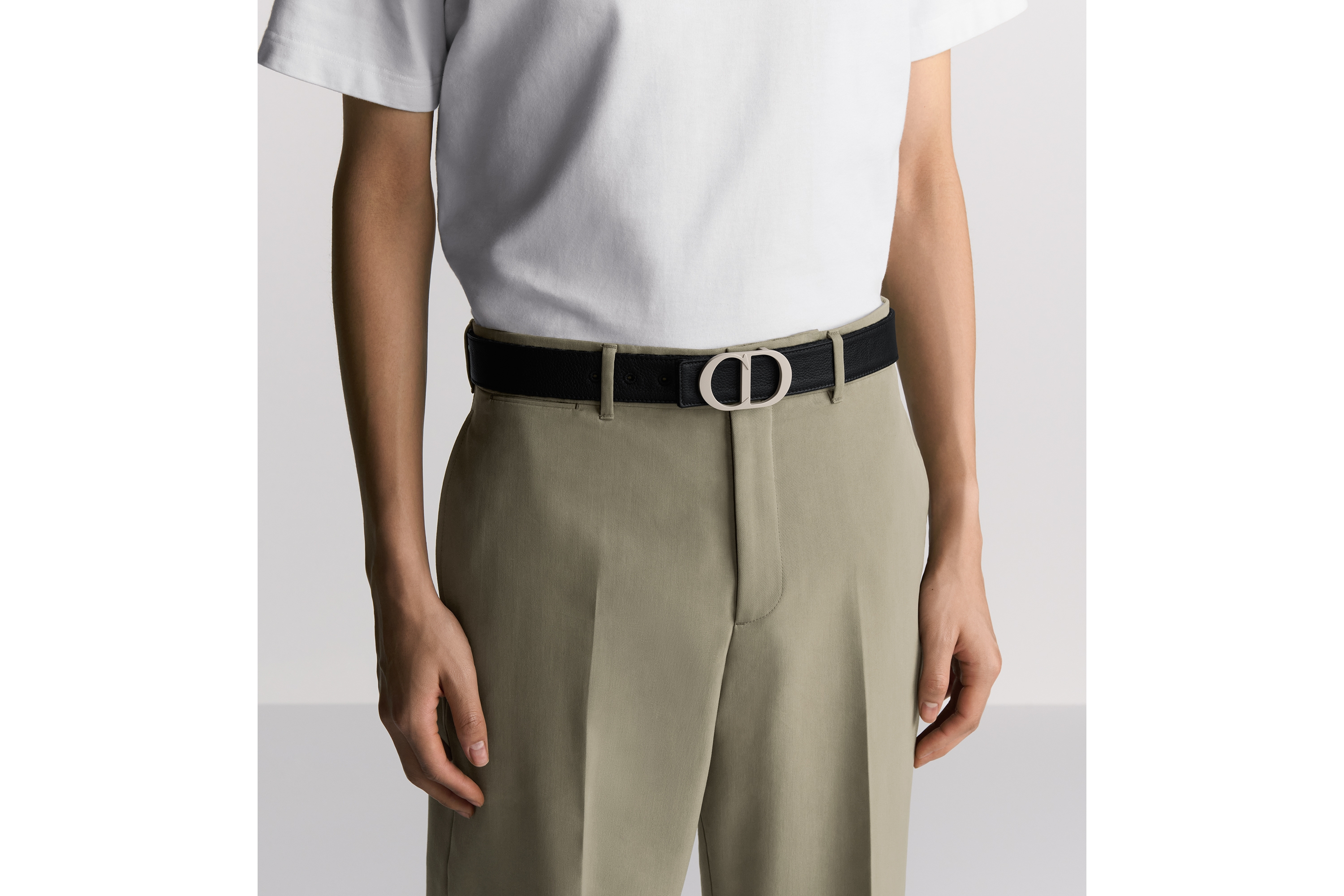 look_image_alt_prefix 双面腰带 35 毫米黑色粒面牛皮革和黑色超迷你 Oblique 印花 E45