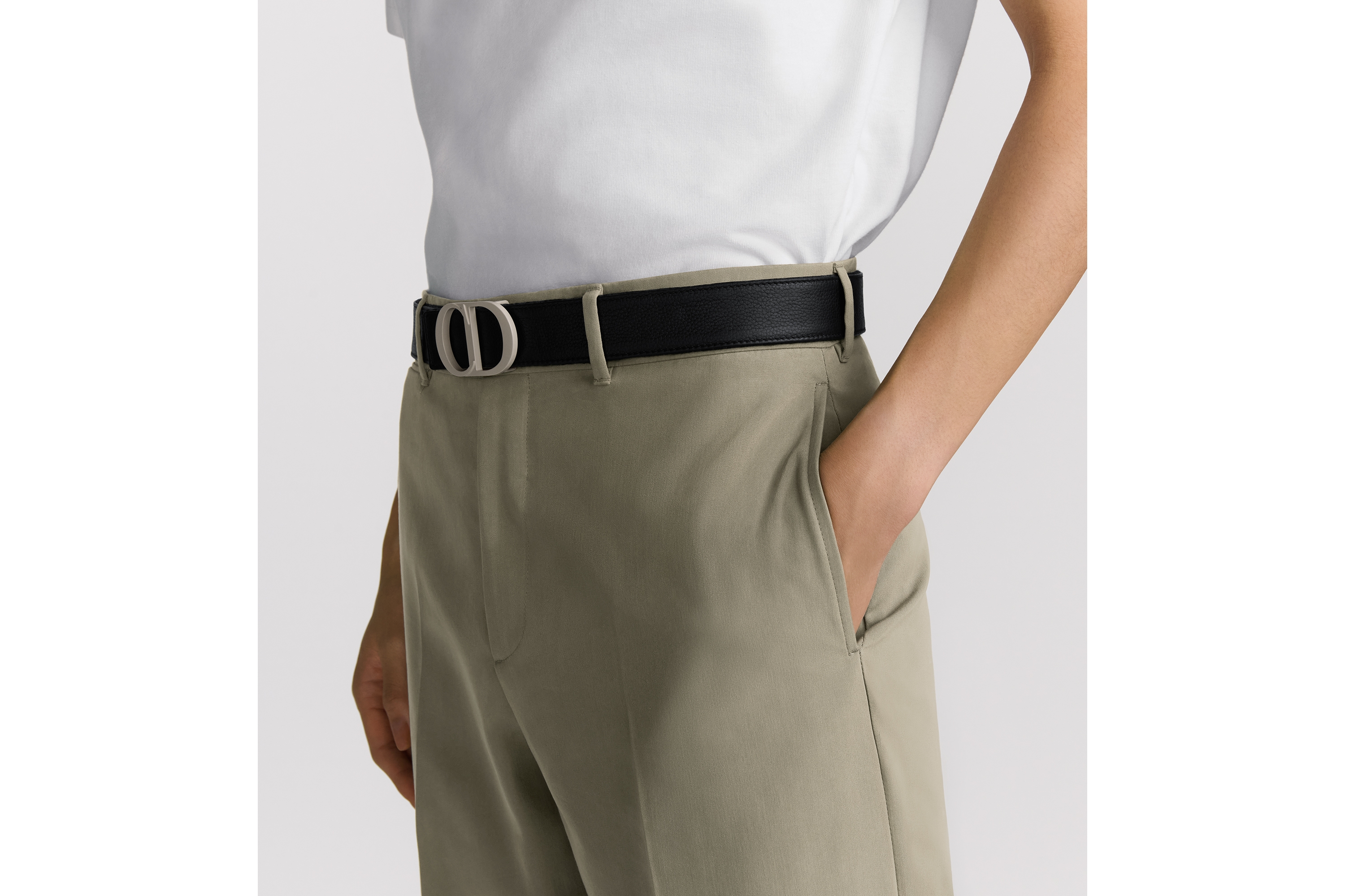 look_image_alt_prefix 双面腰带 35 毫米黑色粒面牛皮革和黑色超迷你 Oblique 印花 E46