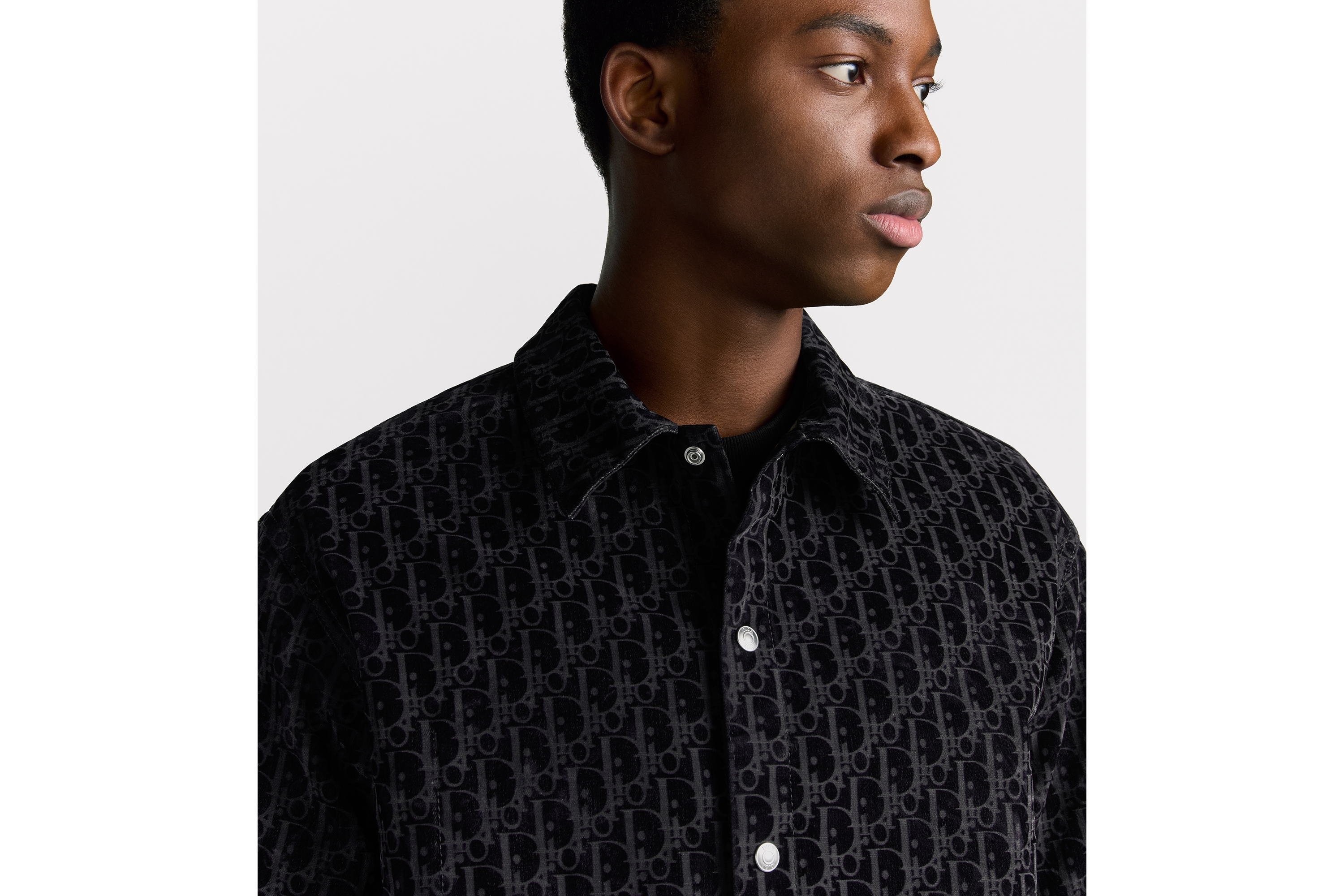 look_image_alt_prefix 外套衬衫 蓝色棉质混纺斜纹面料 Oblique 印花 E04