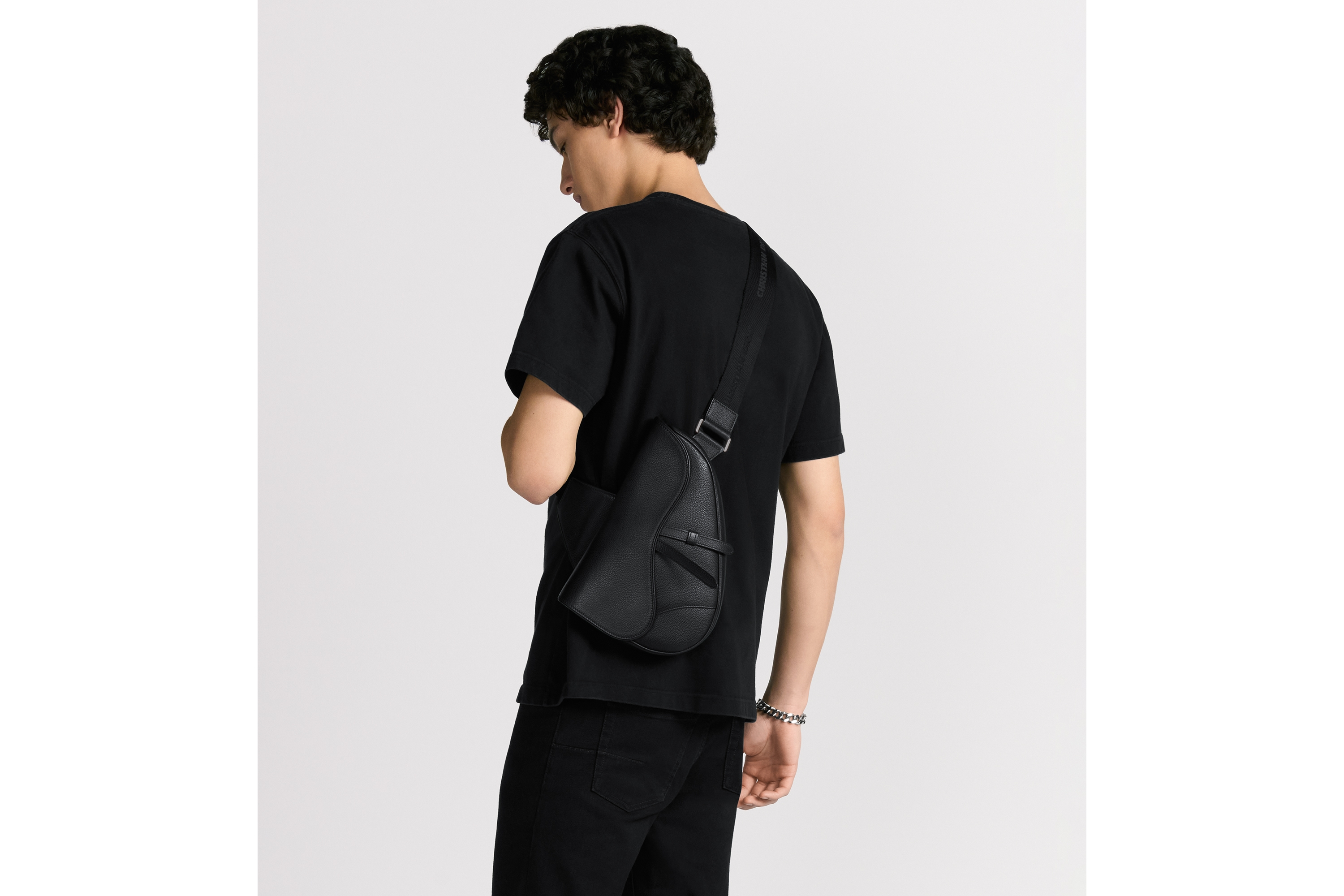 马鞍包 黑色粒面牛皮革 E19