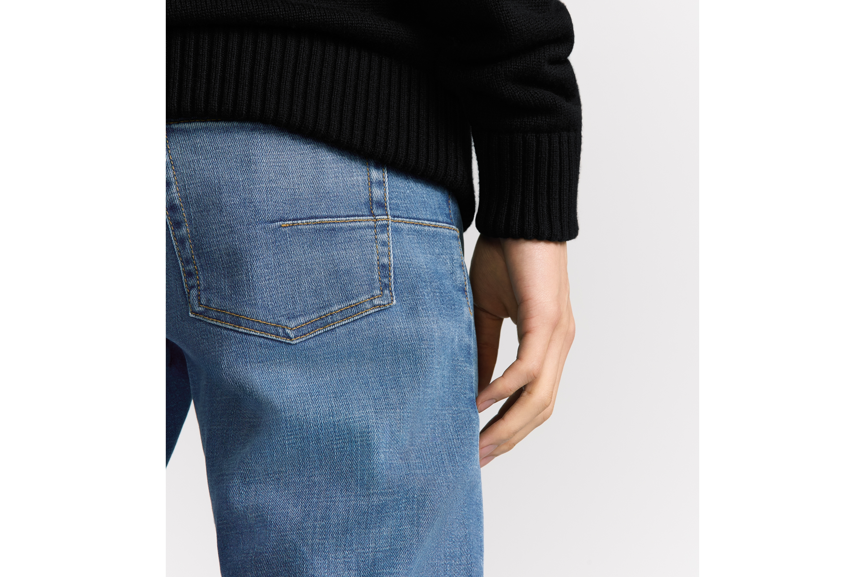 look_image_alt_prefix 修身版型牛仔裤 蓝色棉质混纺斜纹布 E16