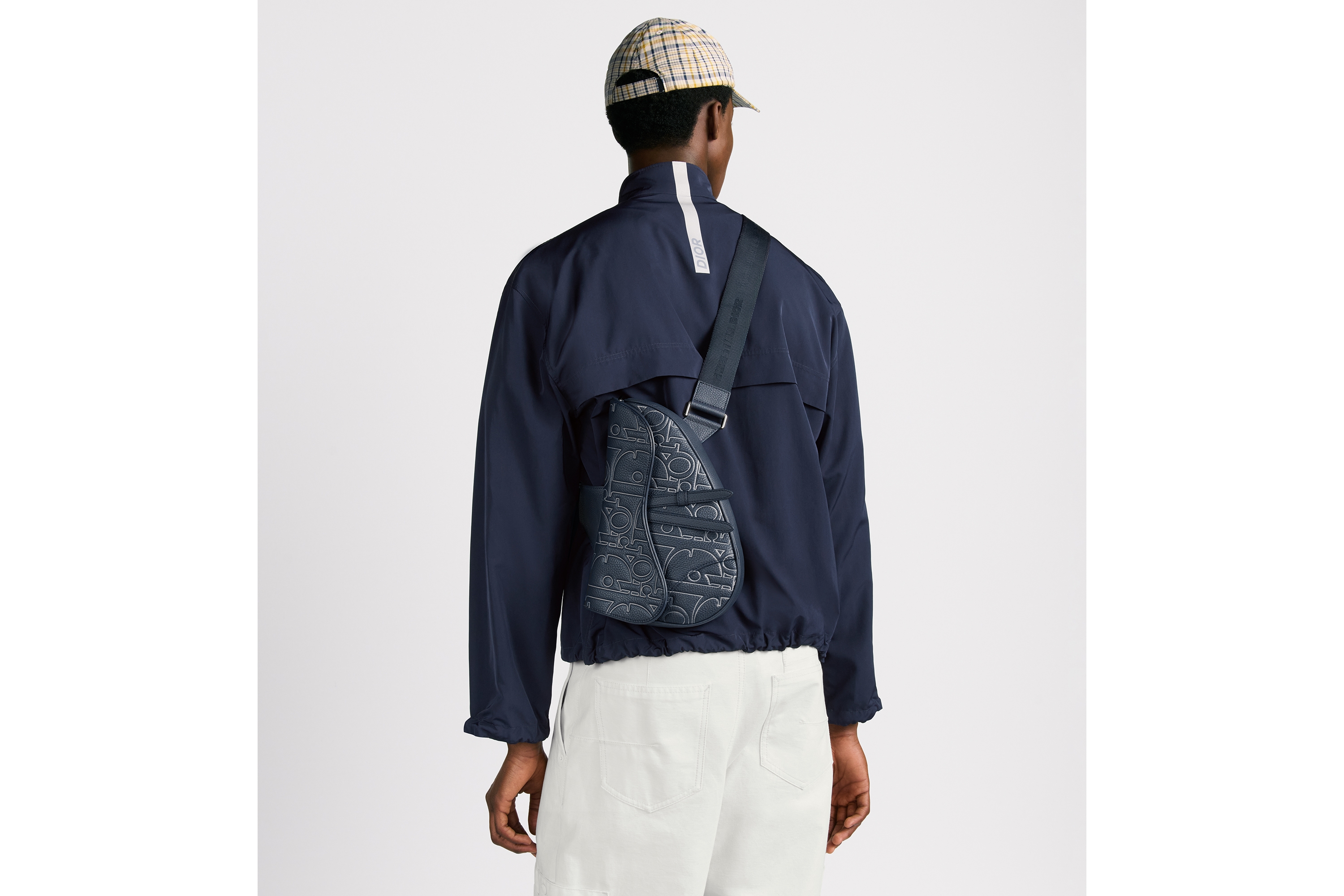 look_image_alt_prefix 马鞍包 海军蓝色 Dior Gravity Outline 皮革和海军蓝色粒面牛皮革 E21