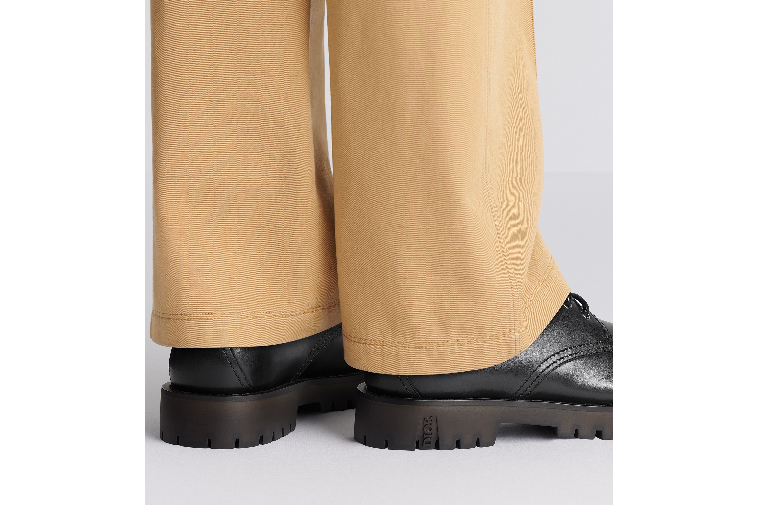 look_image_alt_prefix Dior Explorer III 德比鞋 黑色光滑牛皮革 E24