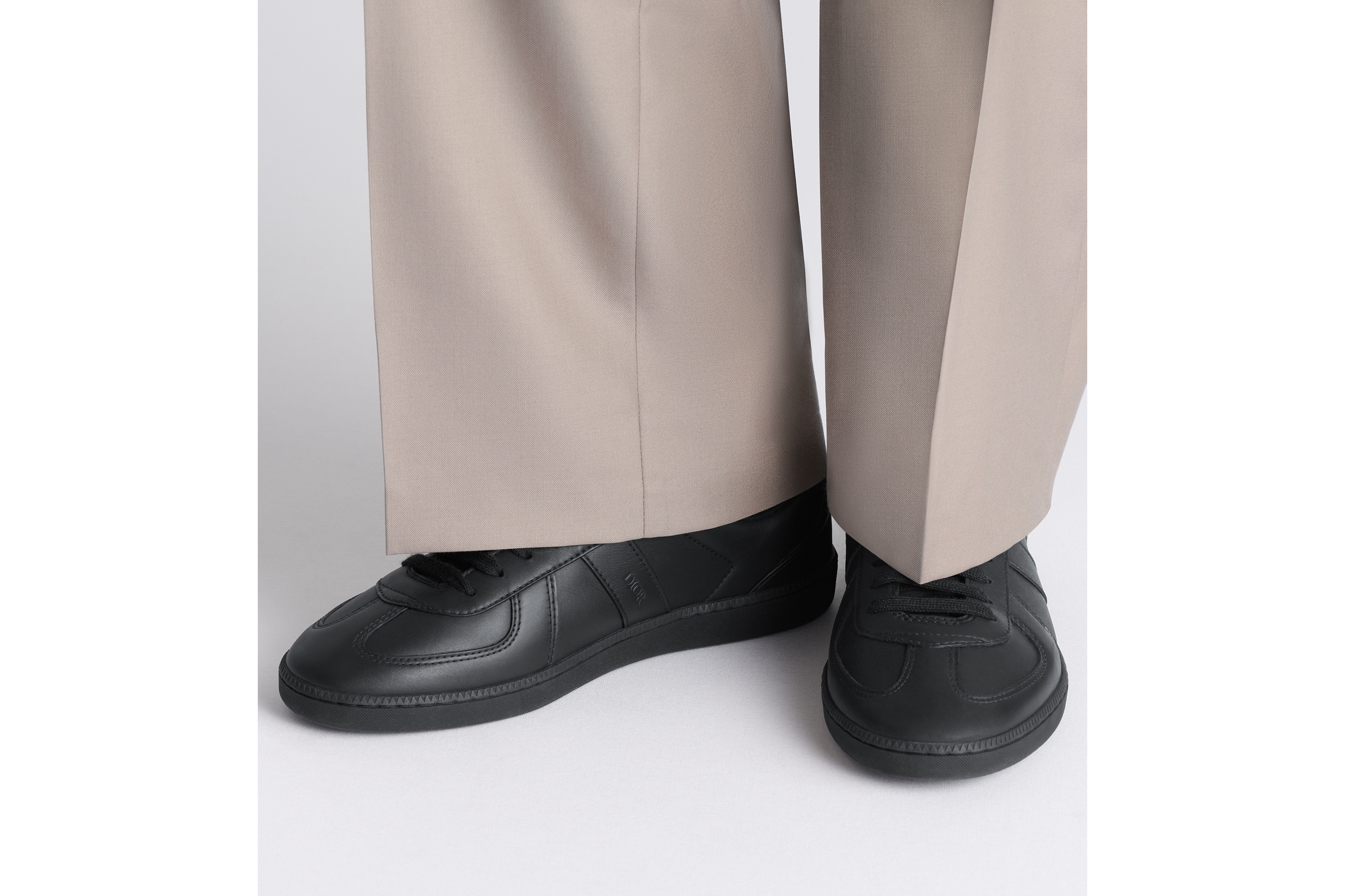 look_image_alt_prefix B01 Matchpoint 运动鞋 黑色光滑牛皮革 E23