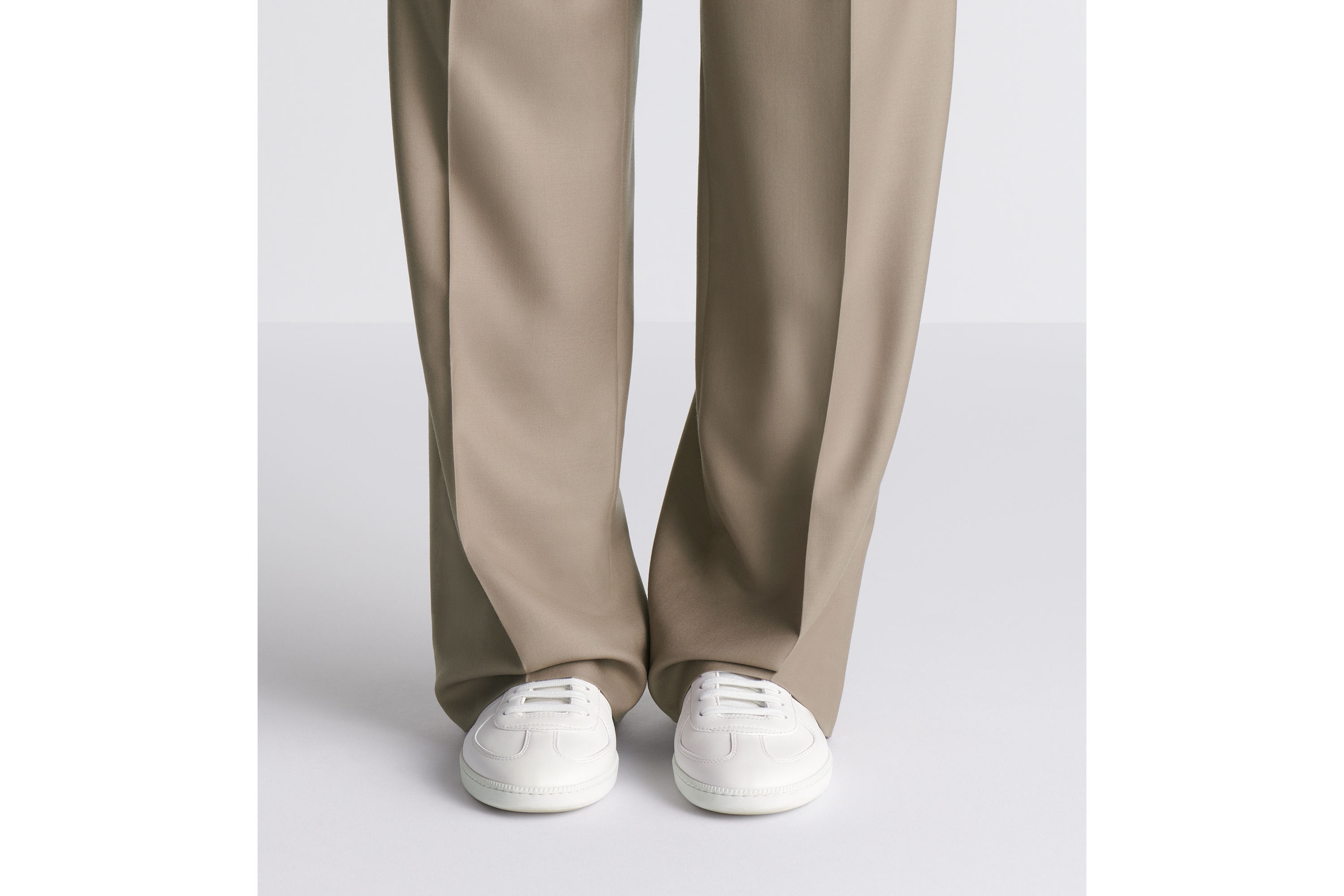 look_image_alt_prefix B01 Matchpoint 运动鞋 白色光滑牛皮革 E23