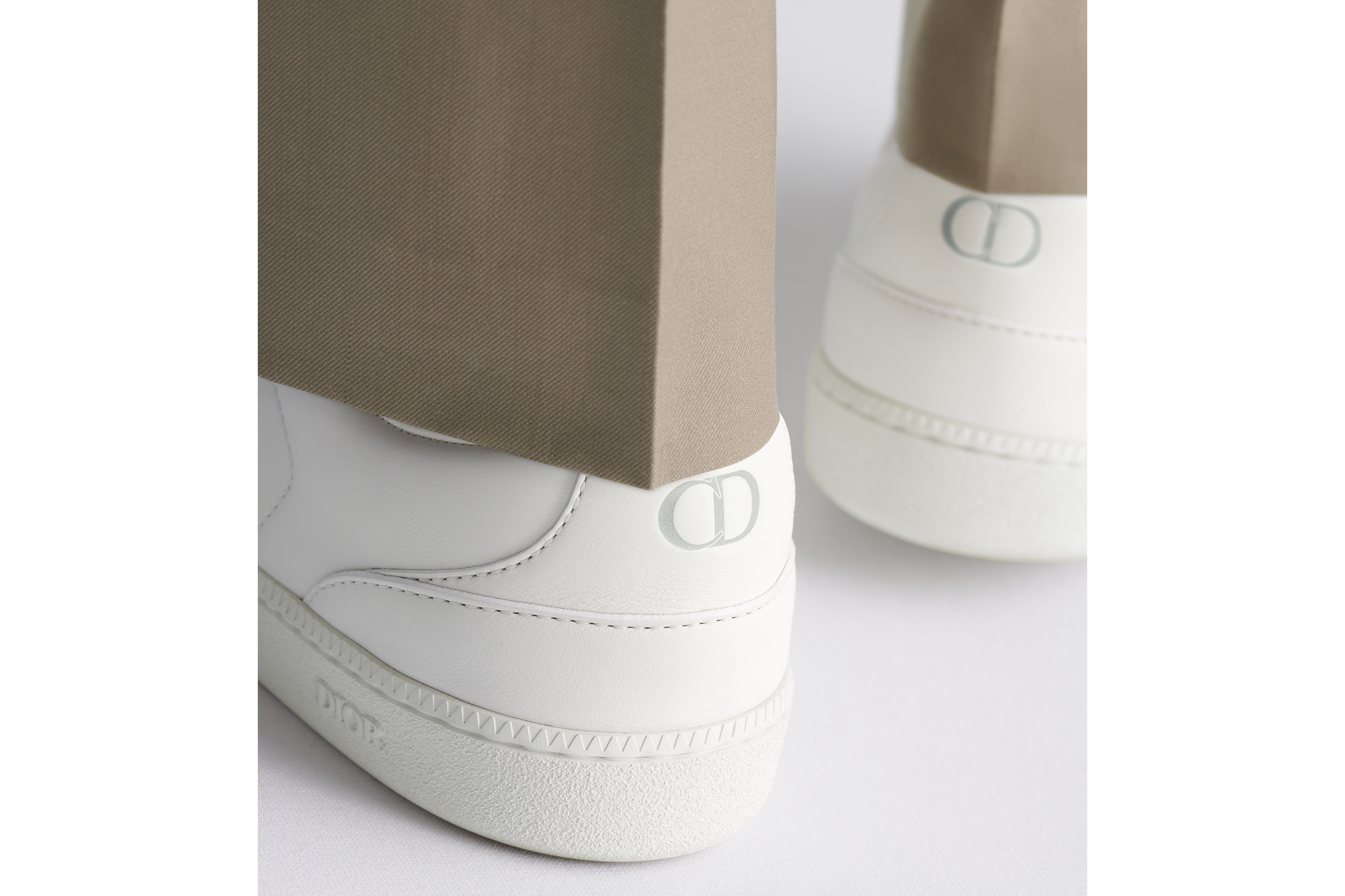 look_image_alt_prefix B01 Matchpoint 运动鞋 白色光滑牛皮革 E25