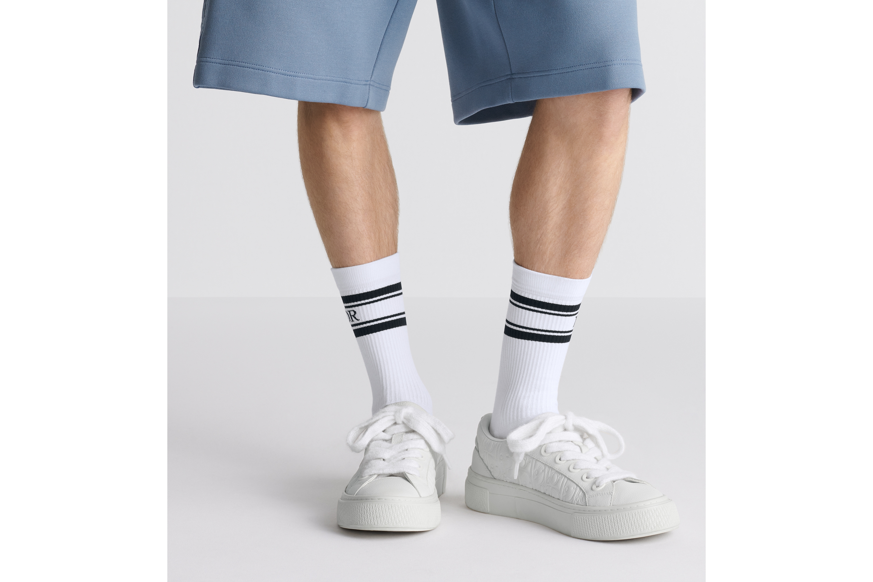 B33 Spin 运动鞋 白色粒面牛皮革和白色 Dior Gravity 印花效果皮革 E23