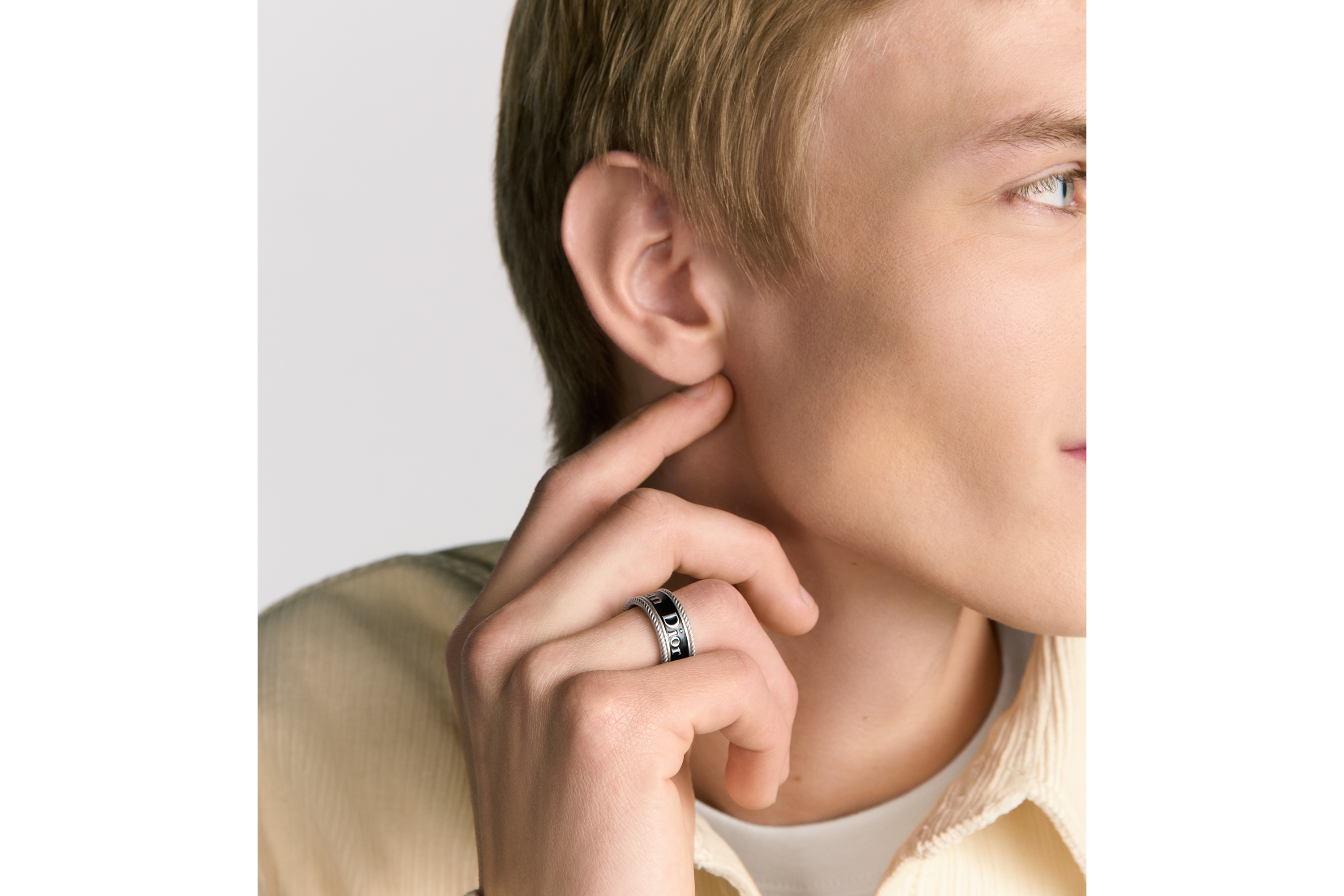 look_image_alt_prefix Dior Black Star 戒指 银质和黑色人工树脂 E39