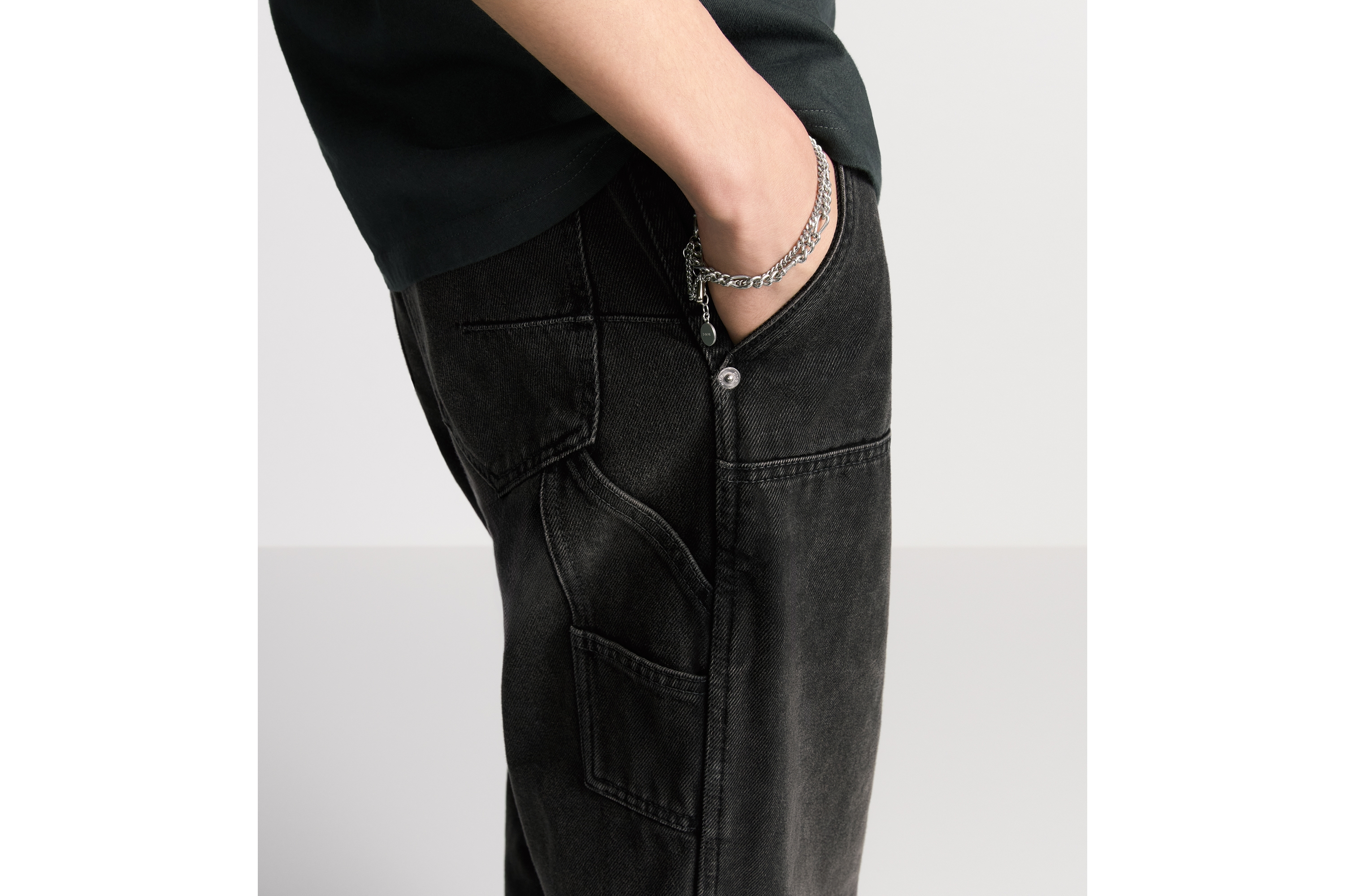 look_image_alt_prefix 工装牛仔裤 黑色棉质斜纹面料 E16