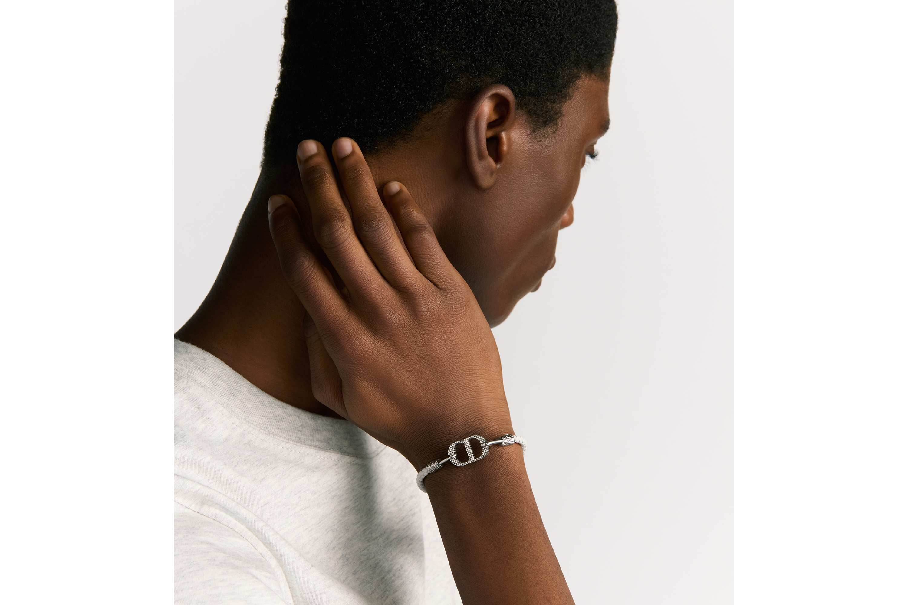 CD Icon 编织皮革手链 米色羊皮革和银色饰面铜合金 E39