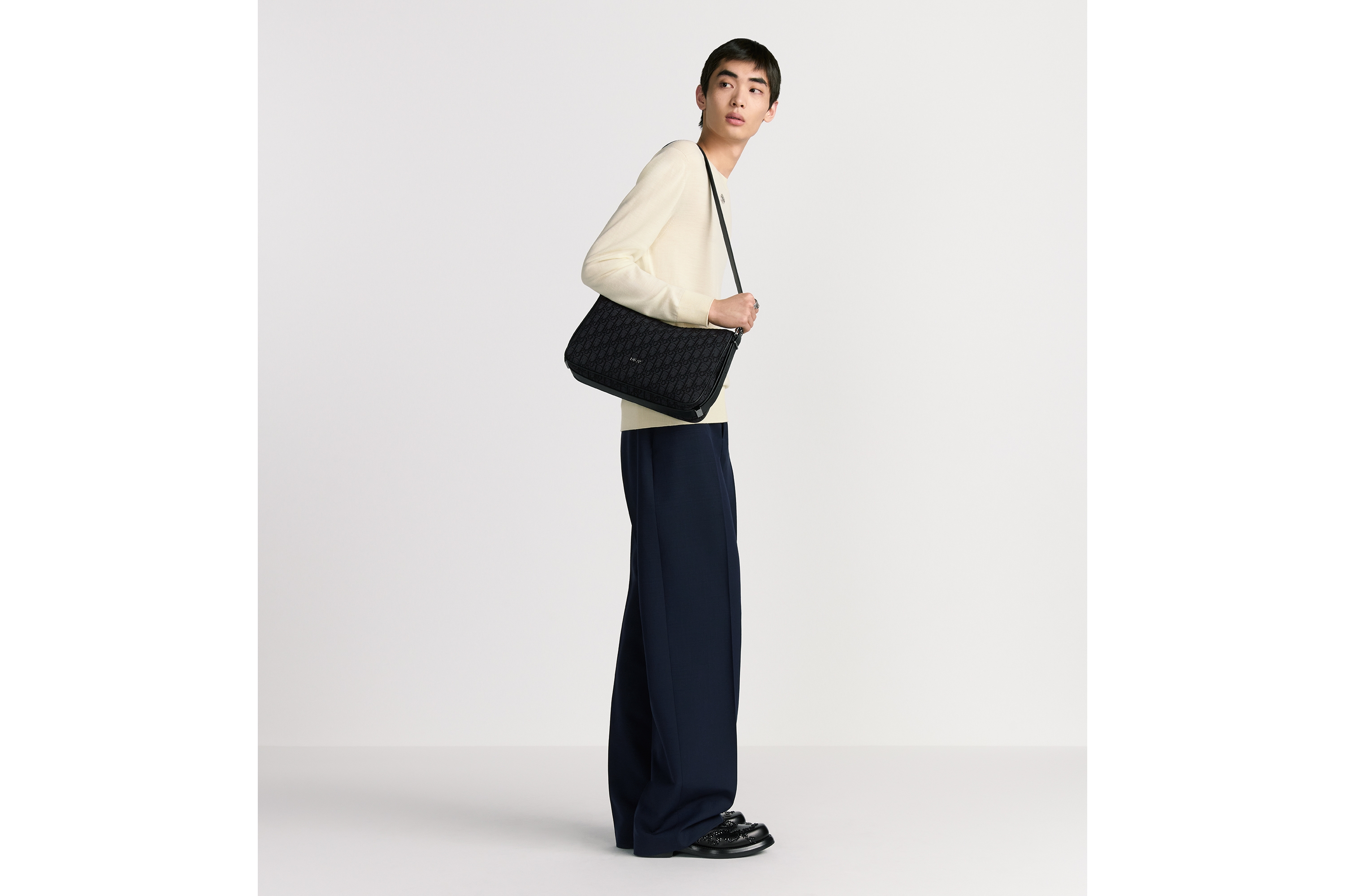 look_image_alt_prefix 中号 Dior Slider 拉链水饺包 黑色 Oblique 印花面料 E21