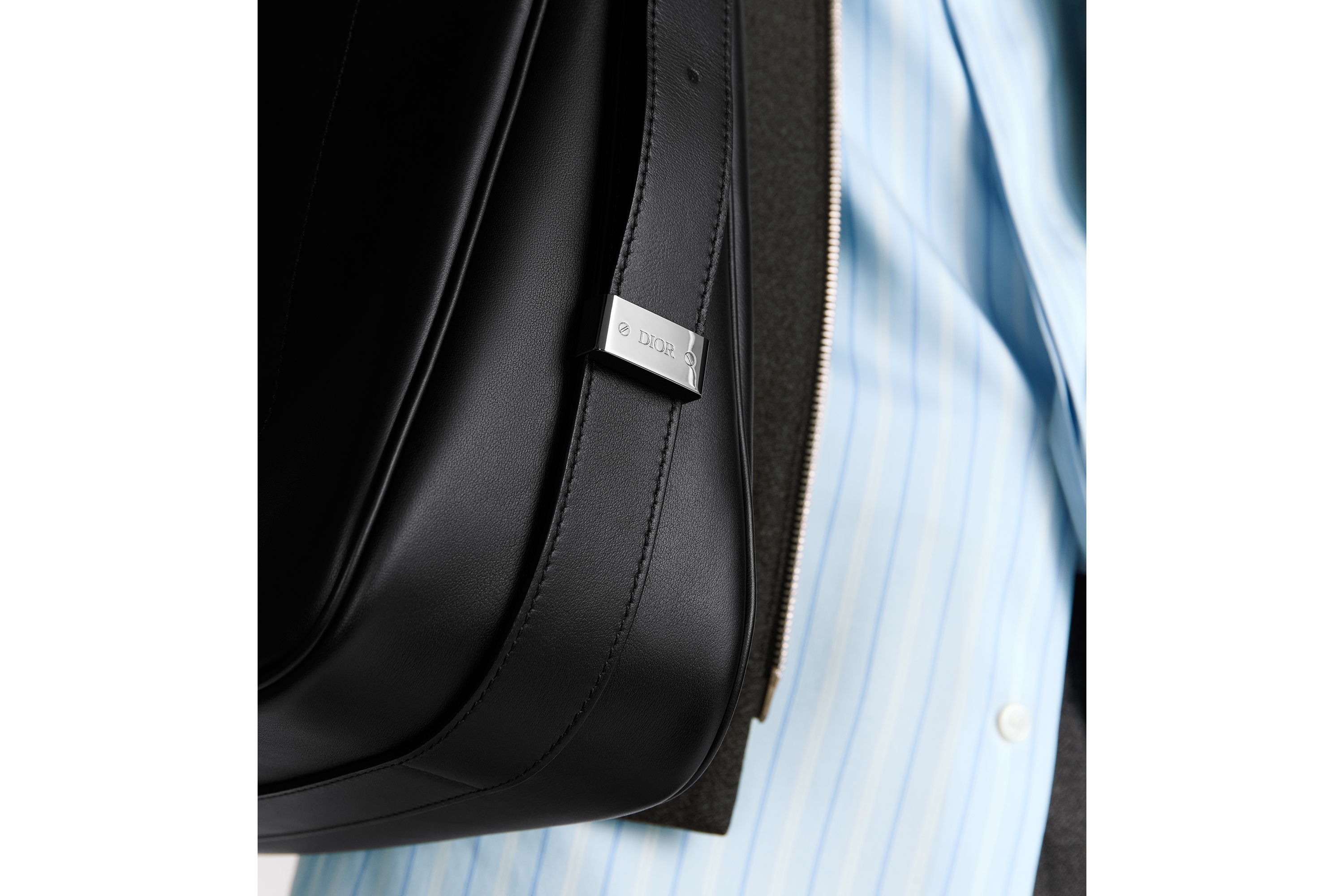 look_image_alt_prefix 大号 Dior Slider 拉链水饺包 黑色光滑牛皮革 E20