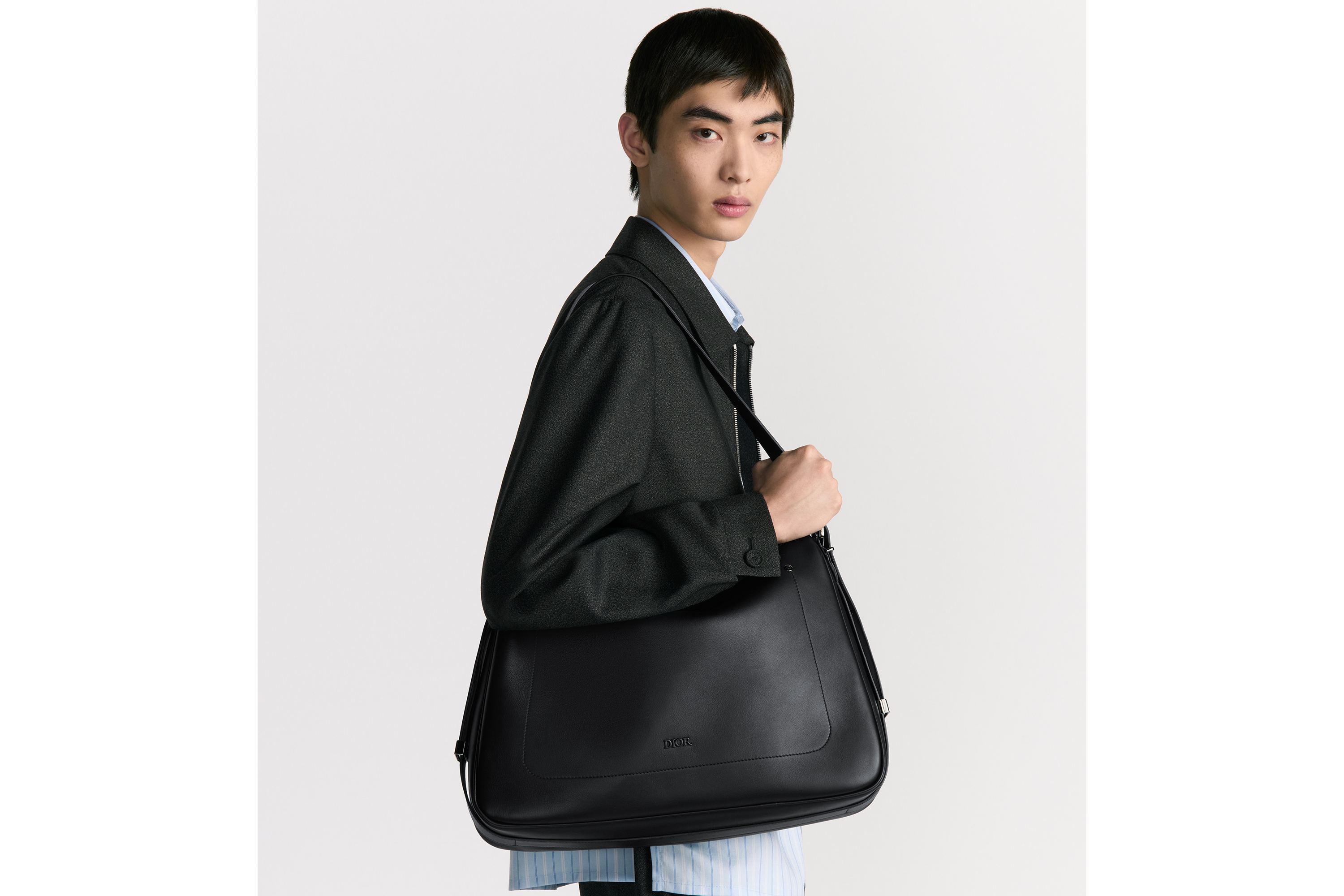 look_image_alt_prefix 大号 Dior Slider 拉链水饺包 黑色光滑牛皮革 E22