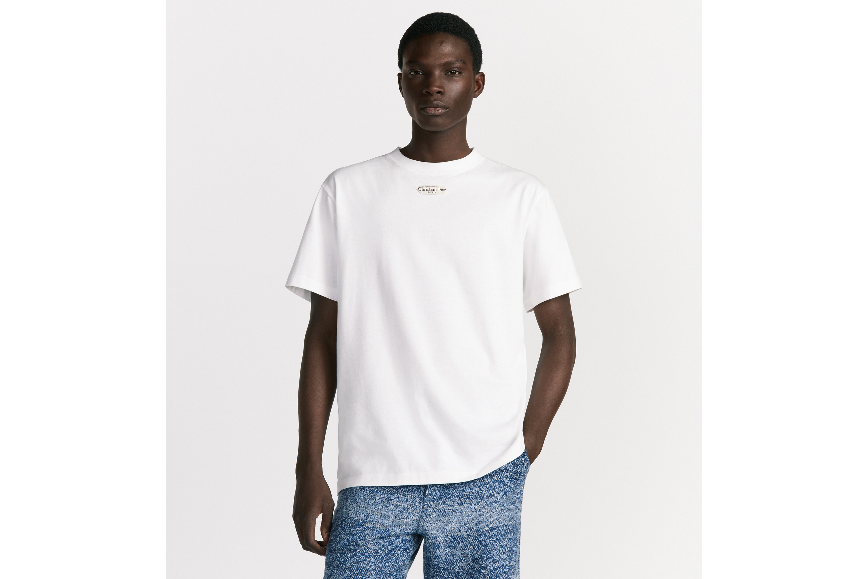 宽松版型 T 恤 光泽白色棉质平纹针织面料 Christian Dior Paris 标签 E07