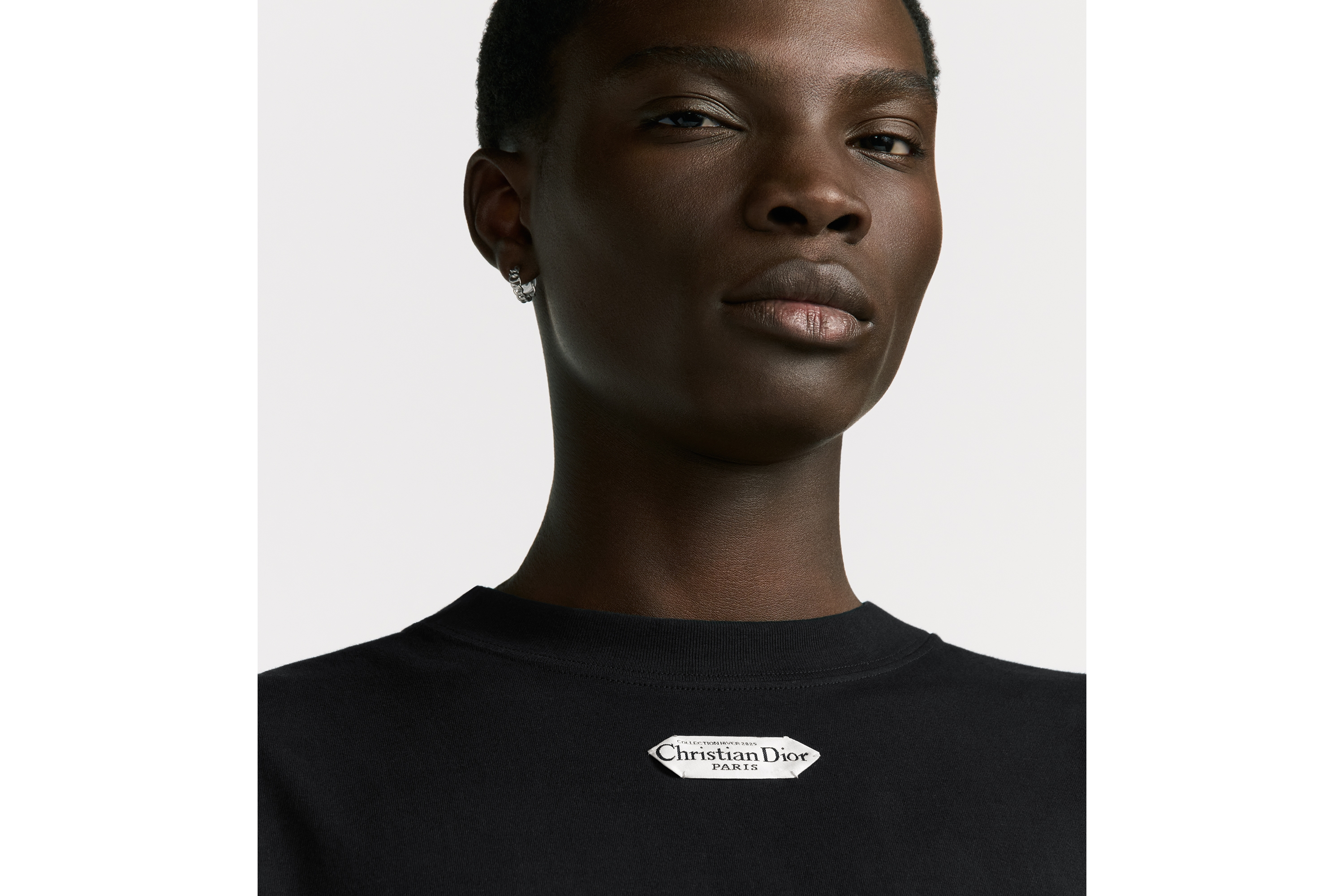 宽松版型 T 恤 黑色棉质平纹针织面料 Christian Dior Paris 标签 E10