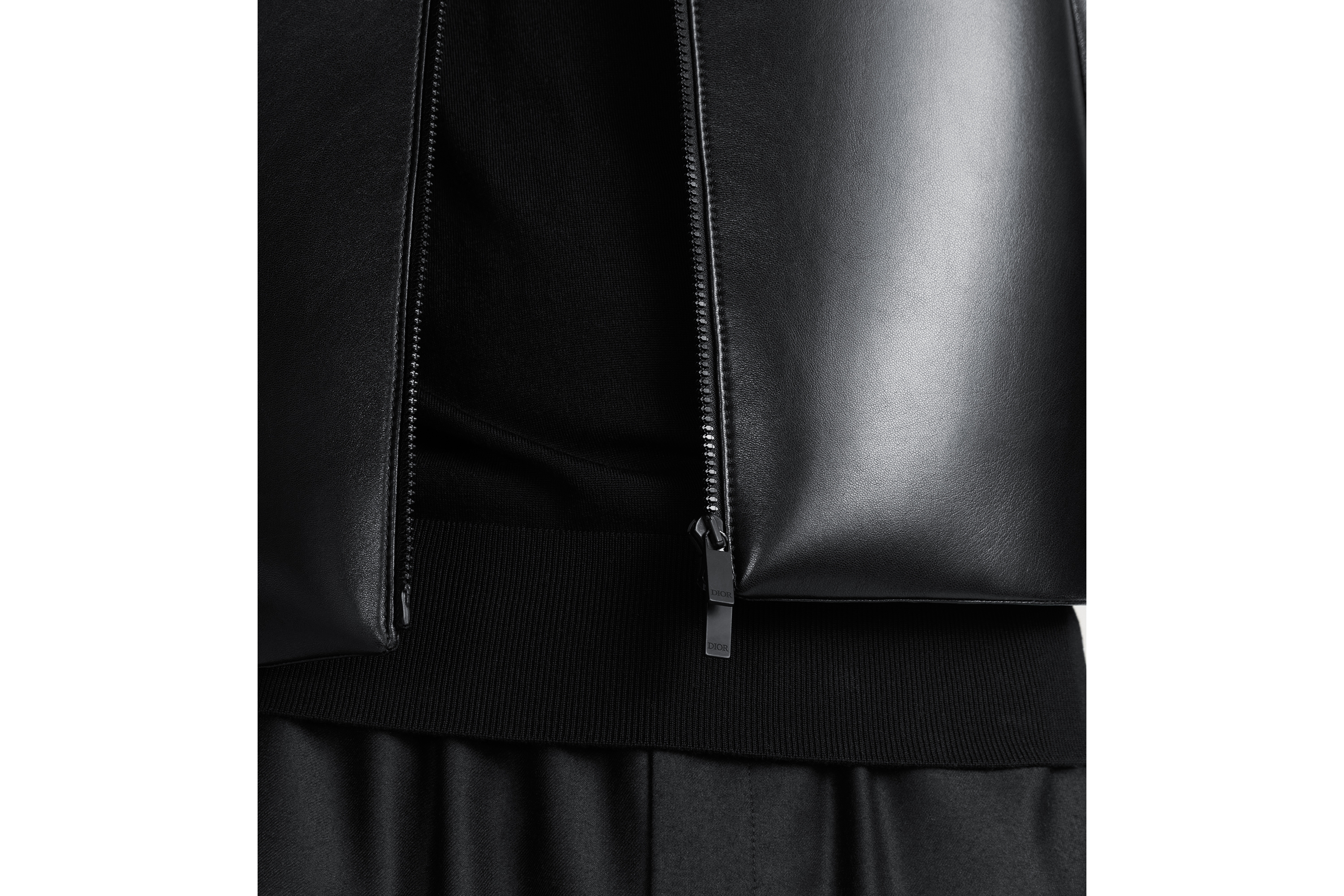 look_image_alt_prefix 短款宽松夹克 黑色羊皮革 E04