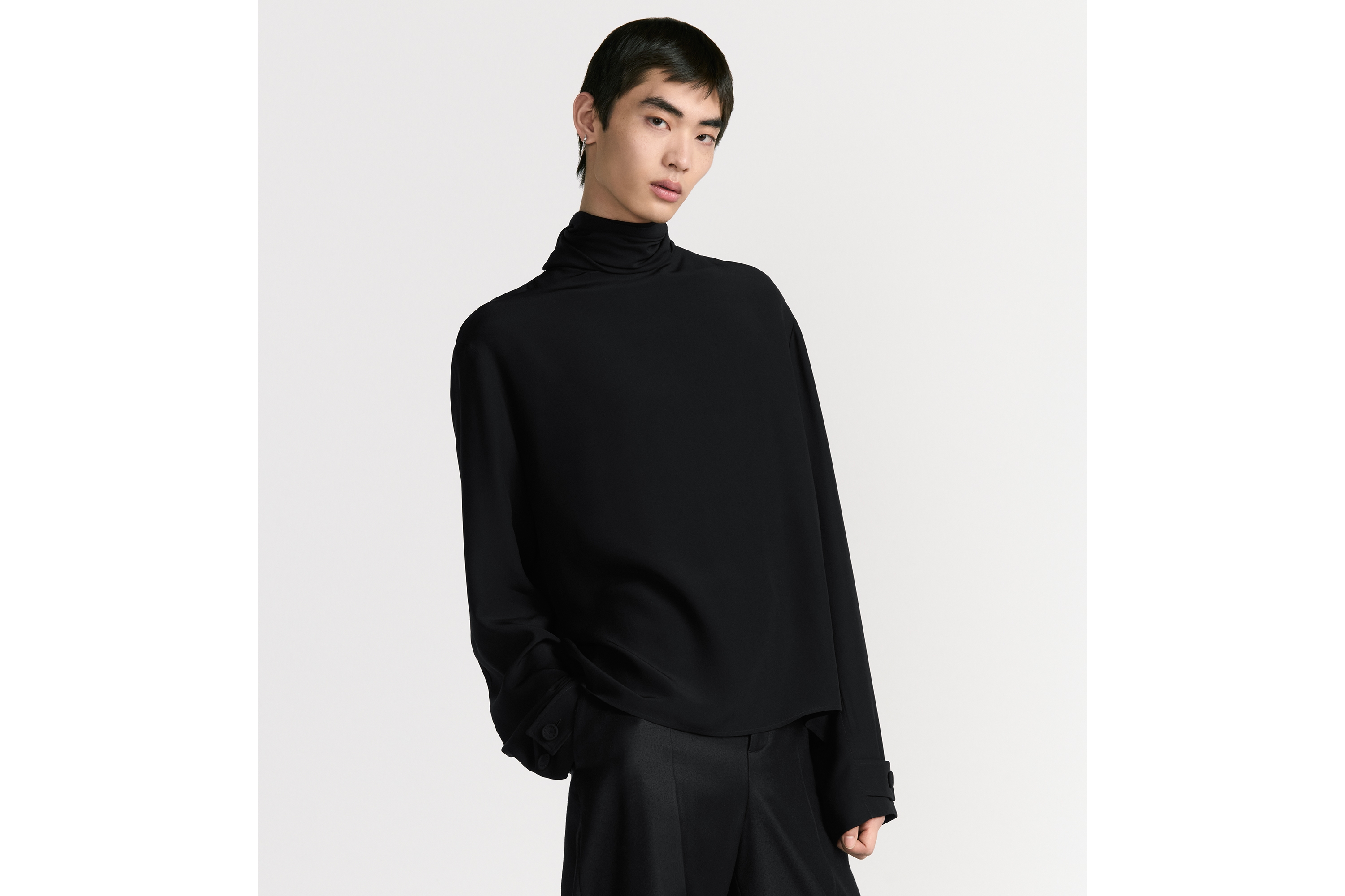 衬衫 黑色桑蚕丝绉纱面料搭配背面宽领带 E07