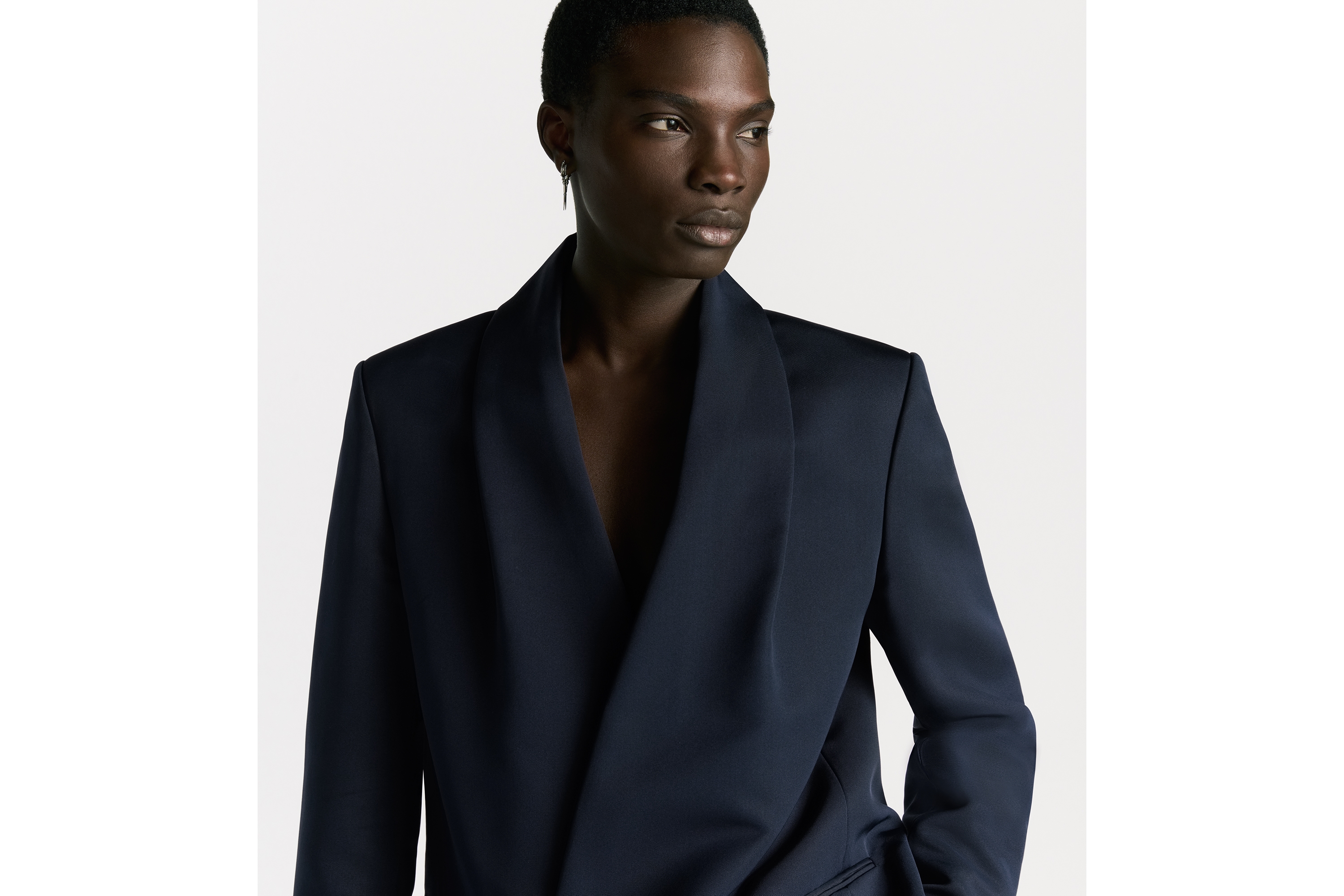 单西 海军蓝色罗缎锦搭配青果领和可拆卸蝴蝶结 E07