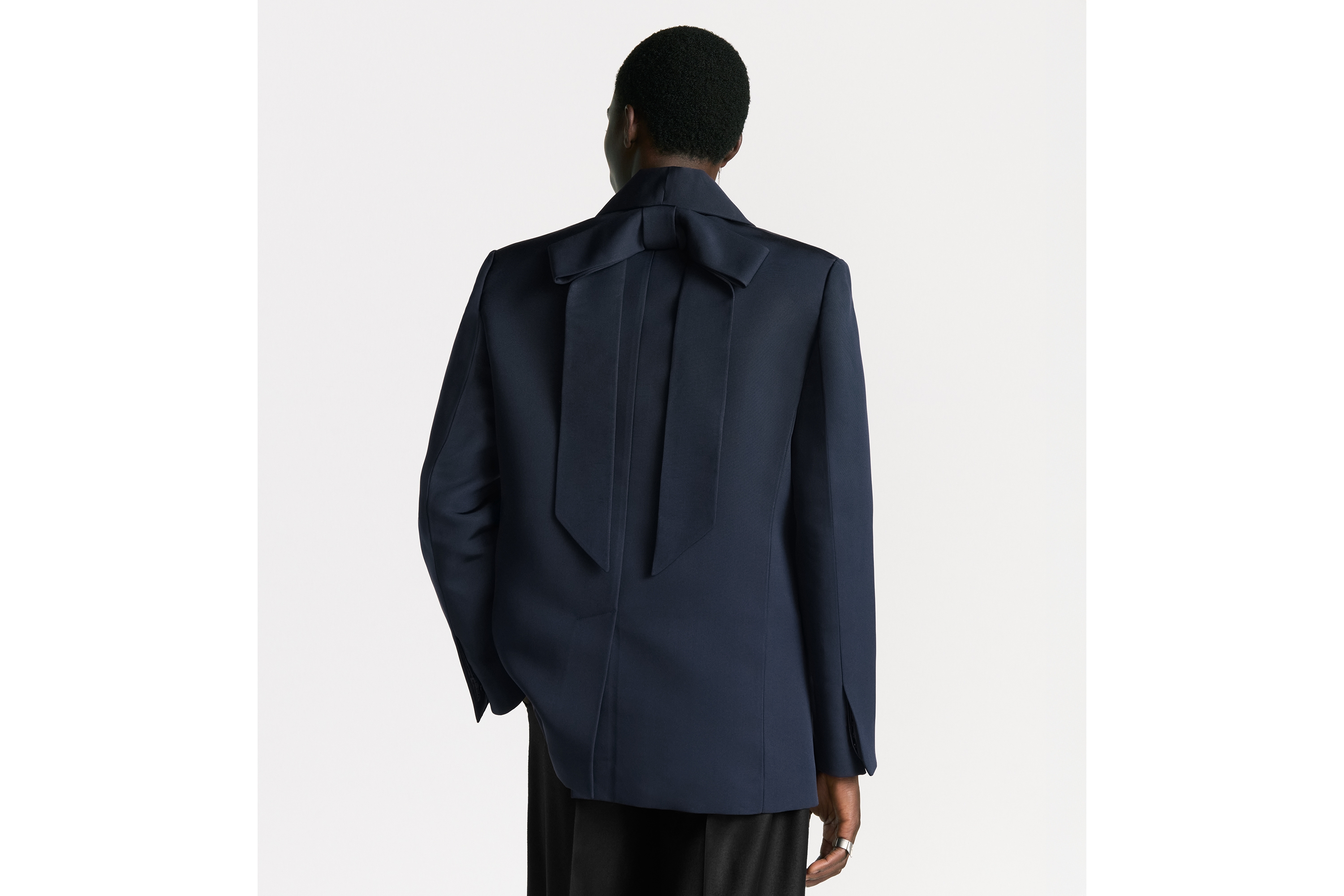 单西 海军蓝色罗缎锦搭配青果领和可拆卸蝴蝶结 E09