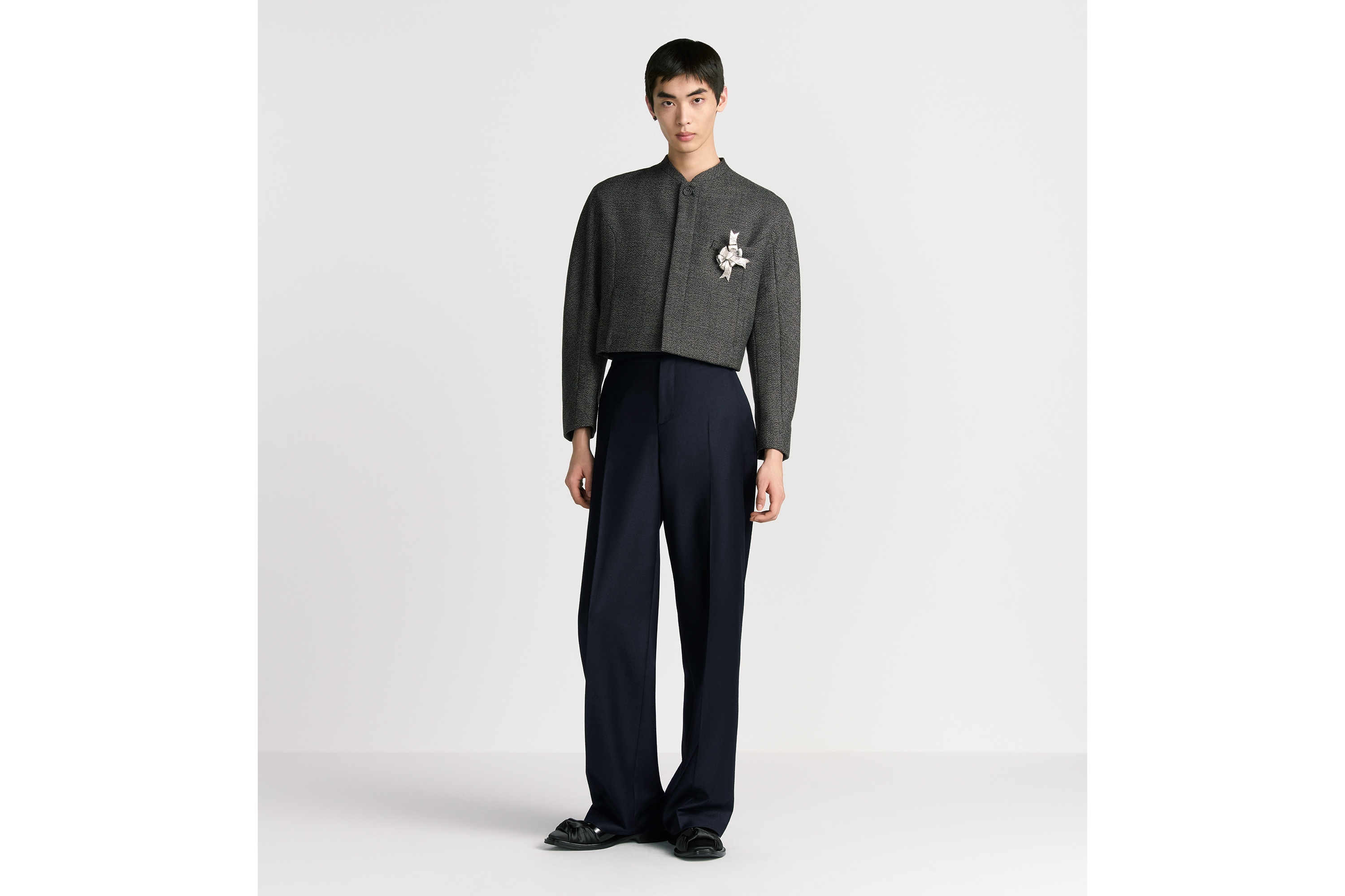 短款外套 黑色绵羊毛斜纹面料搭配飞行员领 E08